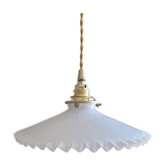 Serrated opaline suspension