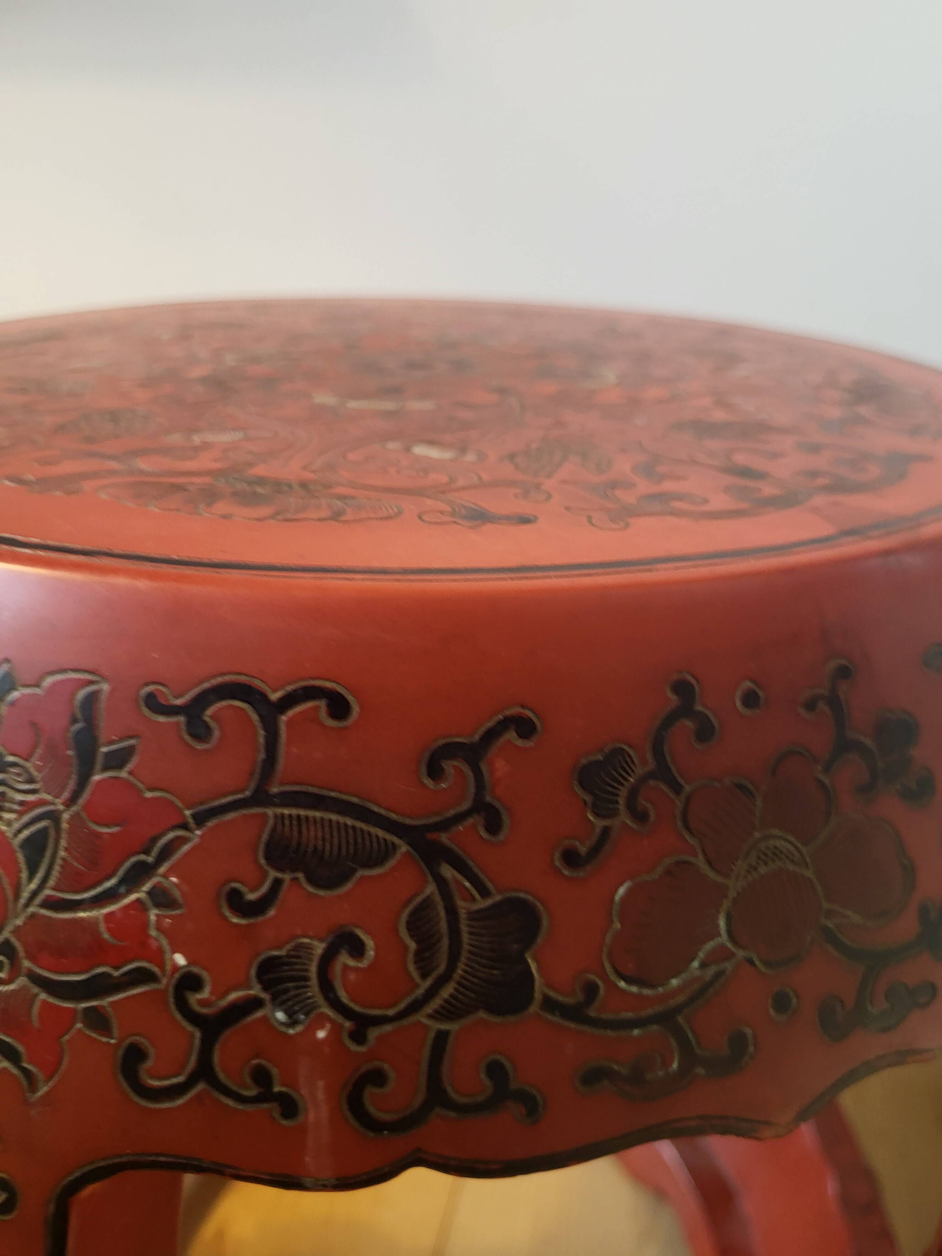 Tabouret, table d'appoint en bois laqué rouge, Chine