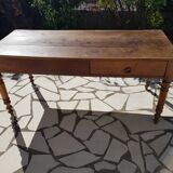 Farm table