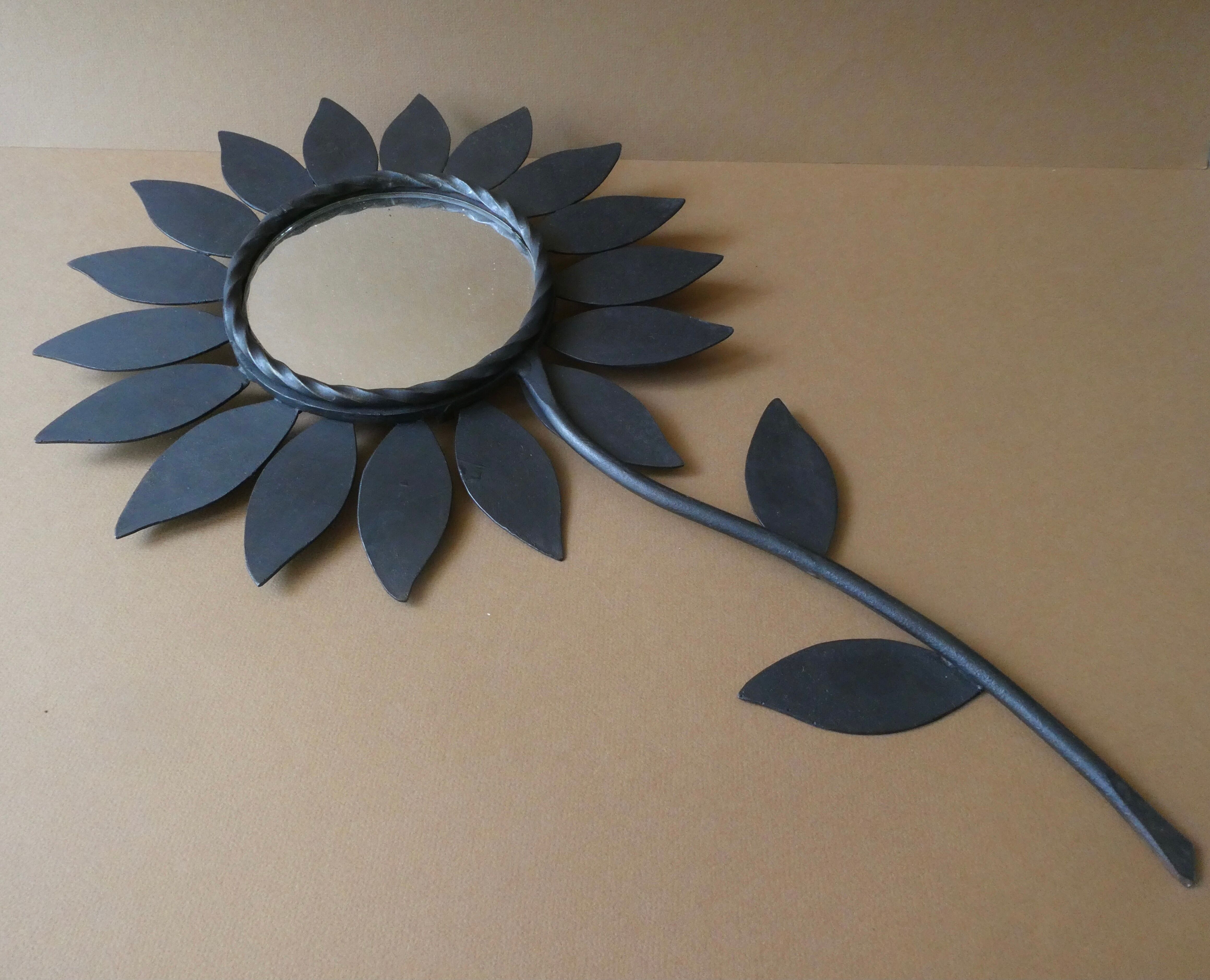 Metal flower mirror Chaty Vallauris, H 49.5 cm