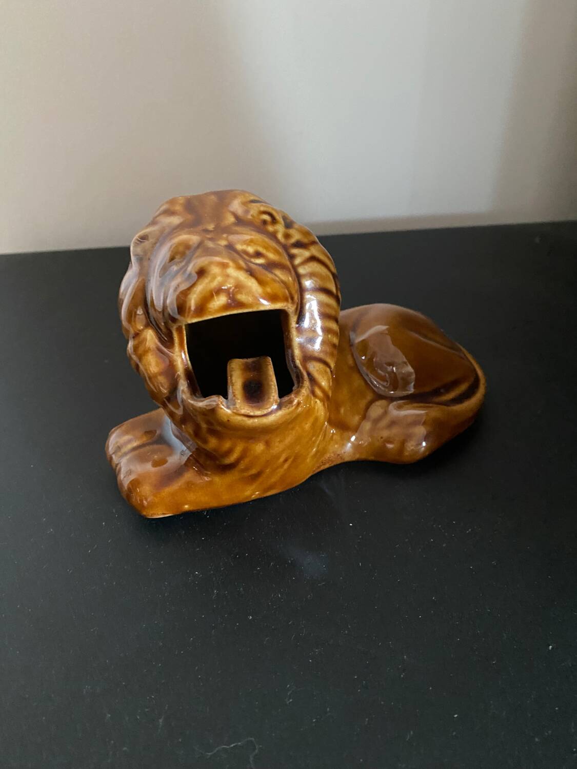 Cendrier céramique lion