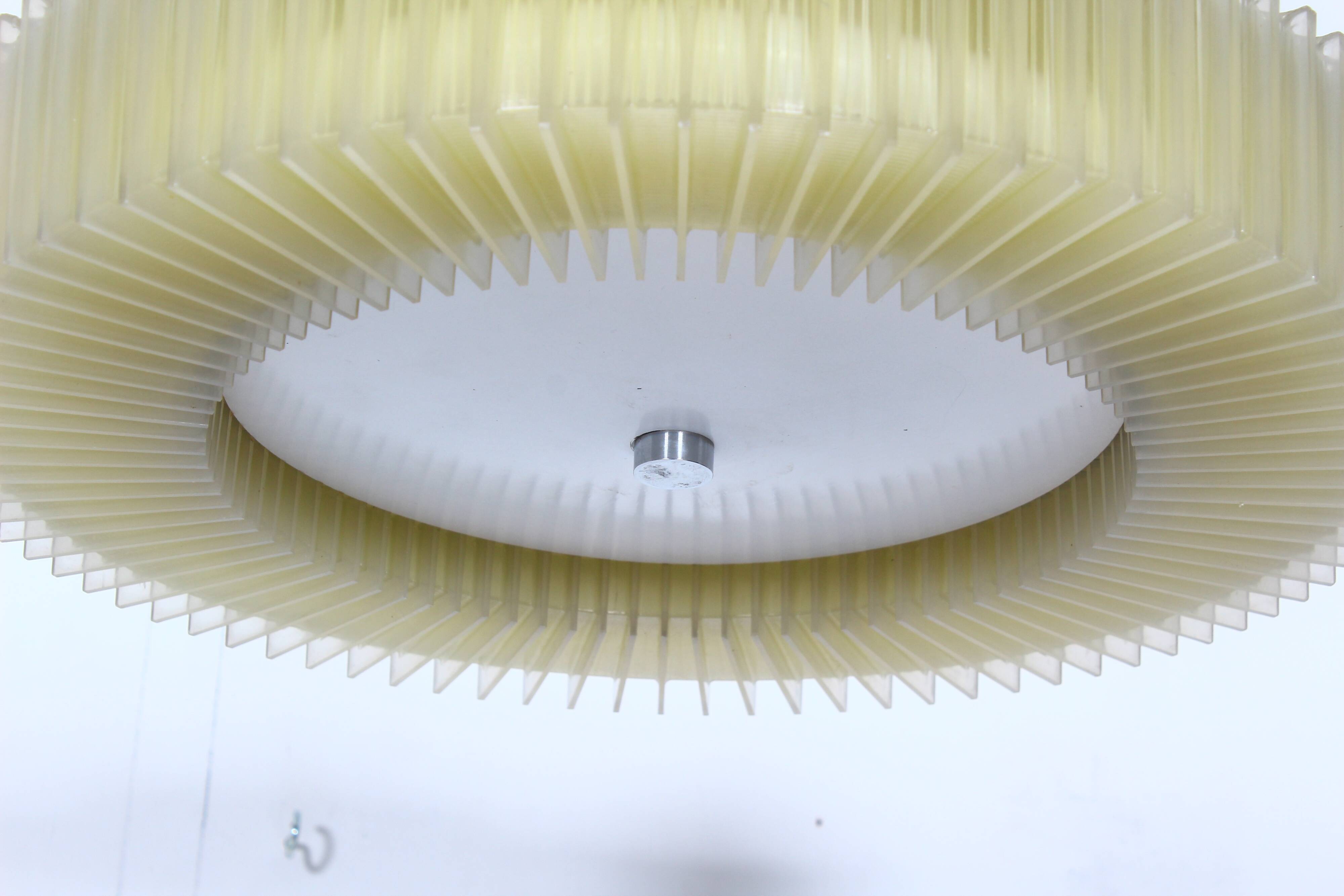 Small Lucite chandelier or ceiling light, 1970