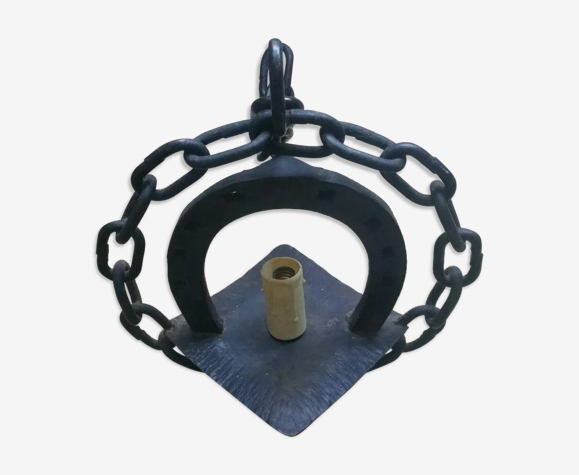 Suspension fer forgé chaînes cheval luck