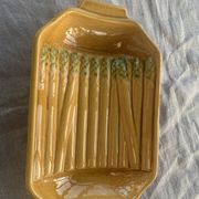 Plat pour asperges en céramique émaillée barbotine vintage