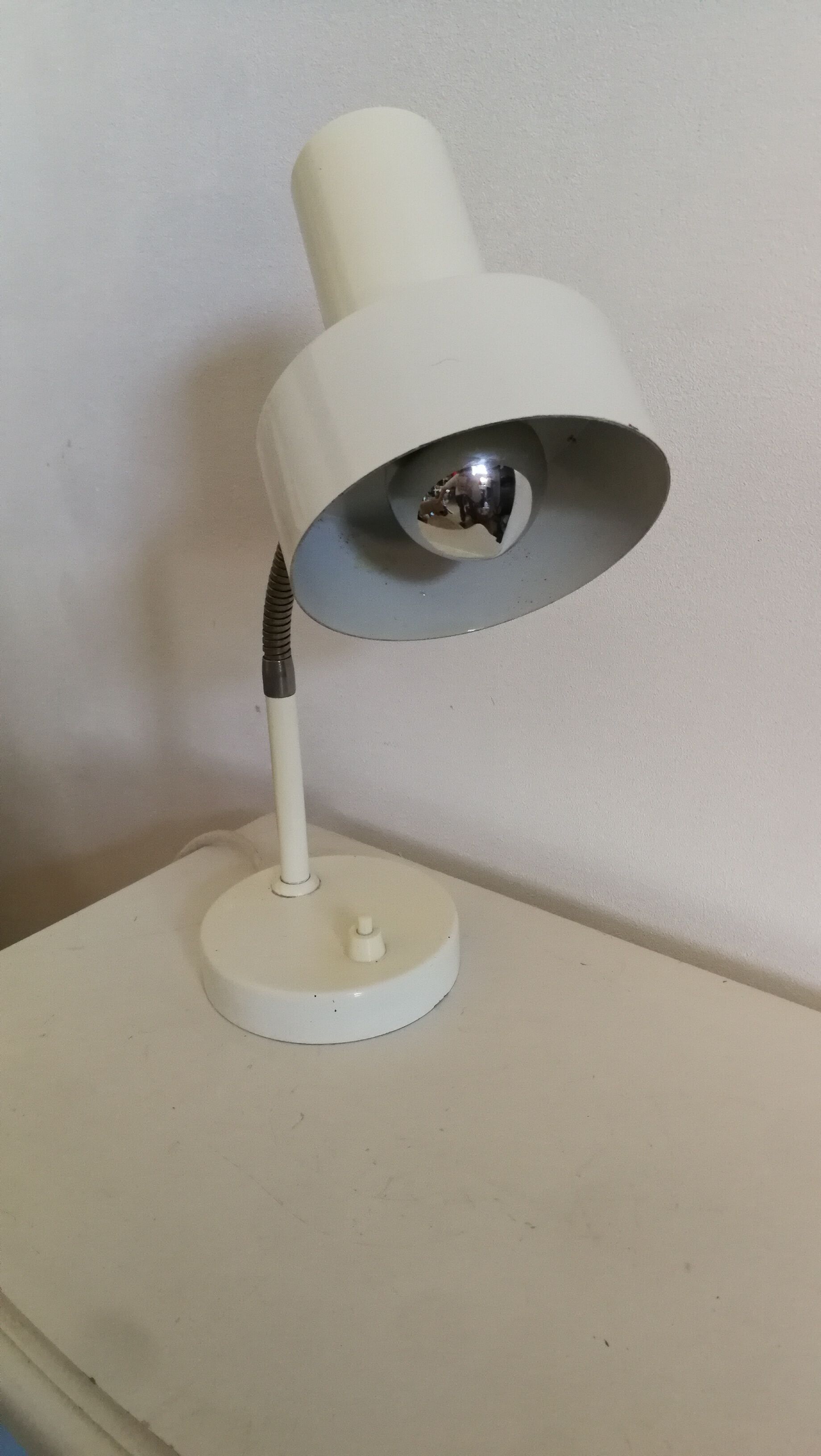 Flexible desk lamp, design 70s, white metal