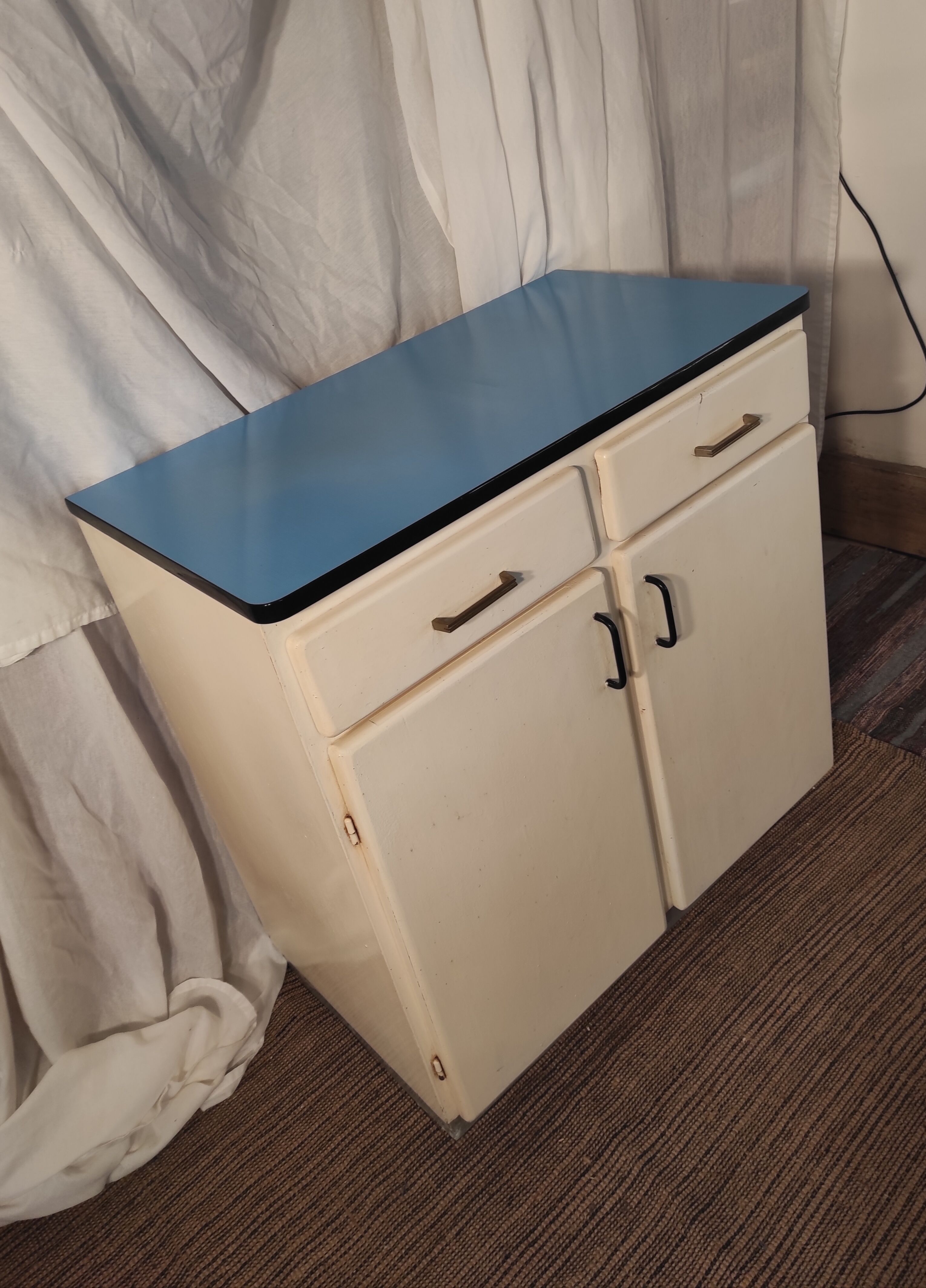 Mado furniture in blue formica two doors
