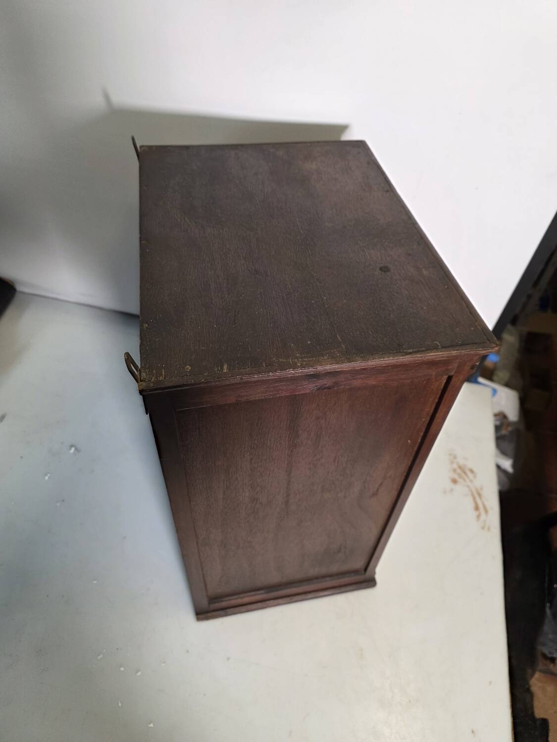 Trade cabinet to be placed or wall-mounted, 1940s.