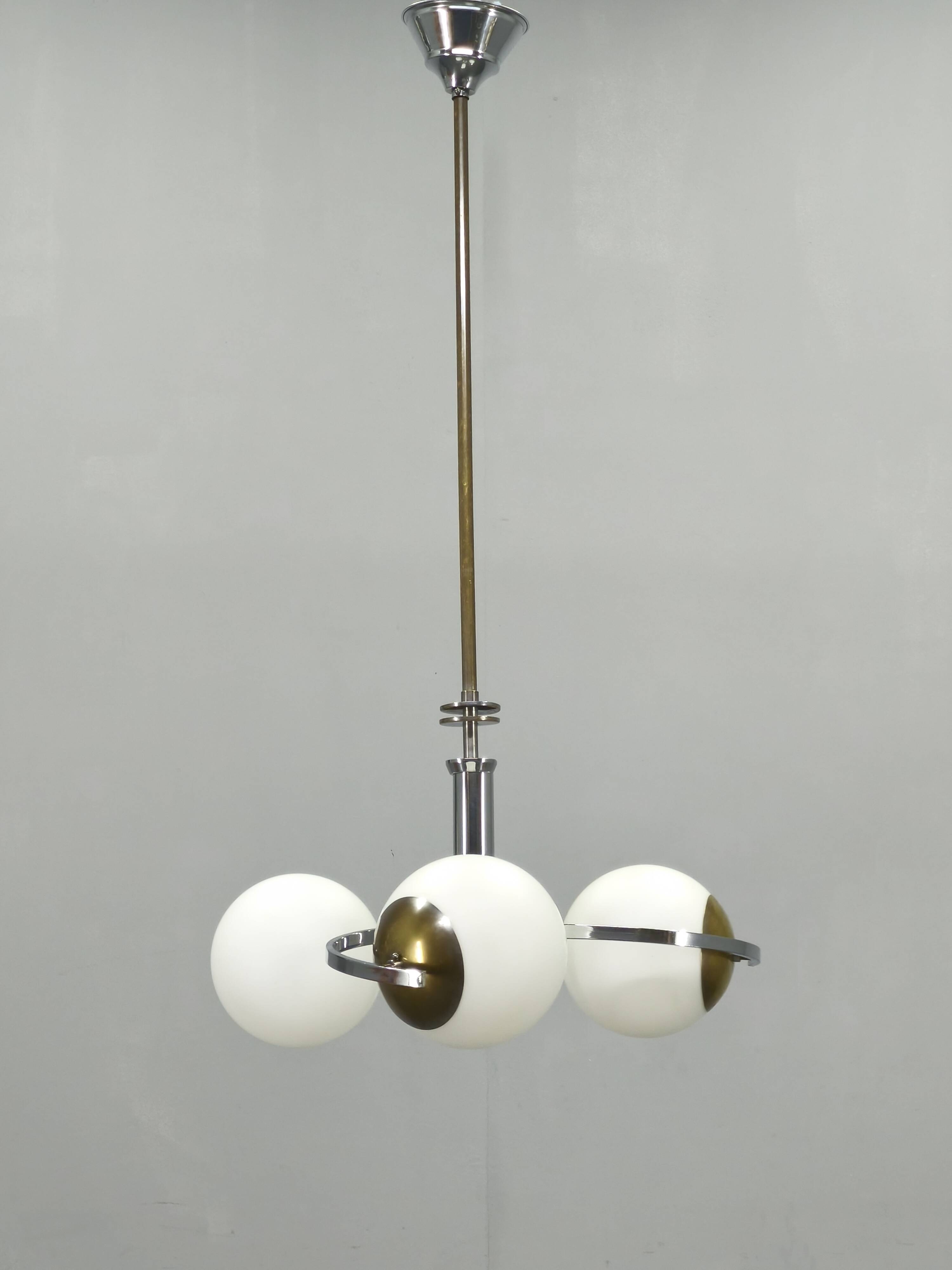 Chandelier en chrome et verre opalin Art Déco tchèque, années 1930