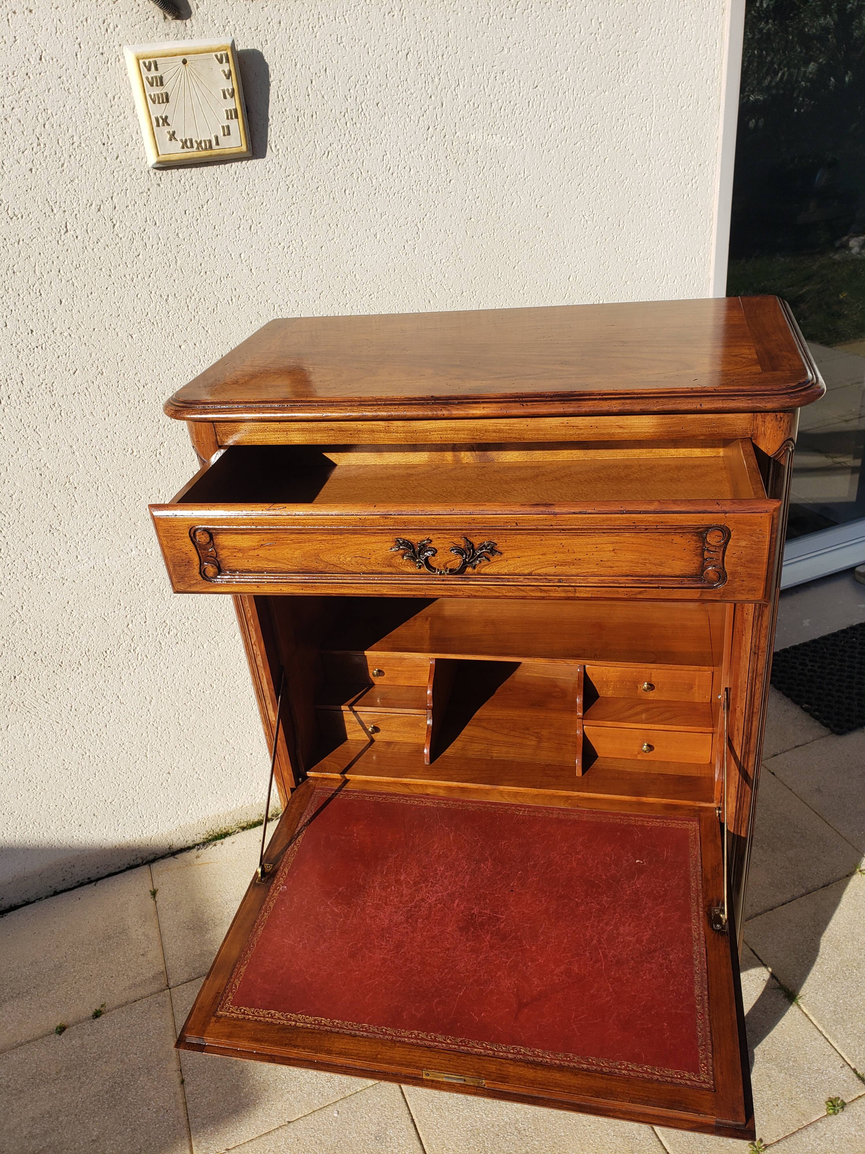 Secrétaire ancien scriban vintage en bois de noyer style Louis XV