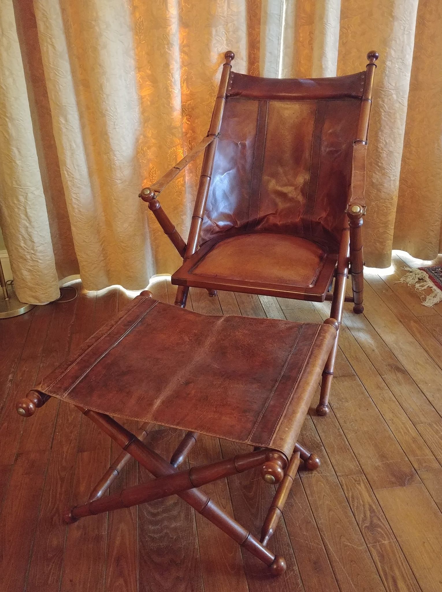 Leather folding armchair and footwork