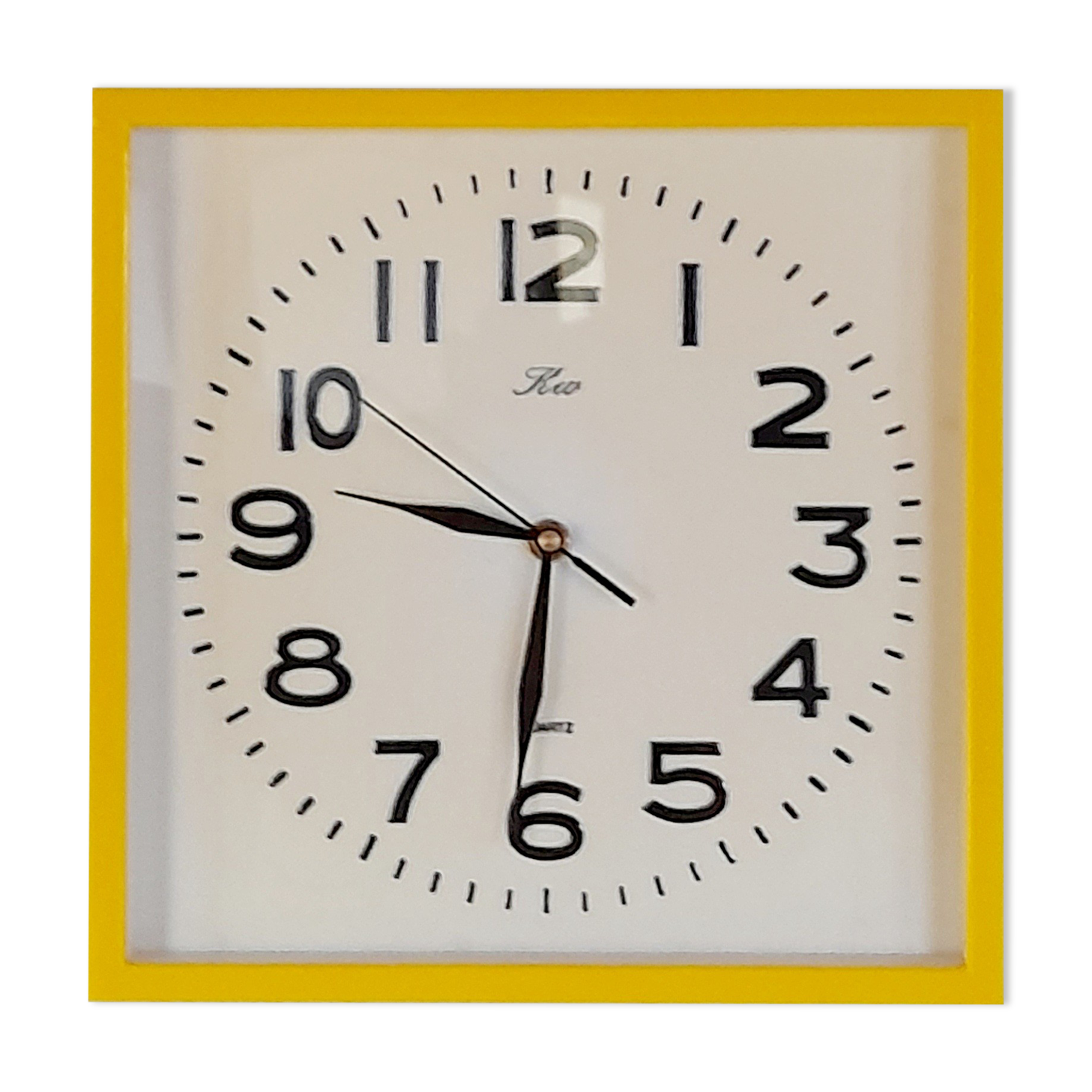 Vintage yellow plastic clock 70s