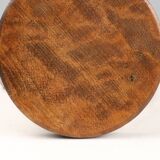 Tabouret bas rustique brutaliste tripode en bois massif de fabrication artisanale française