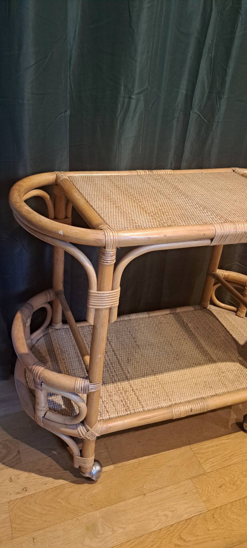 Rolling serving table rattan