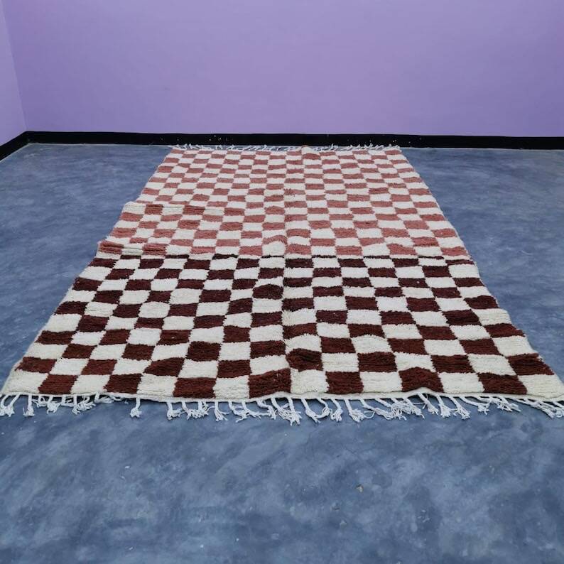 Handwoven natural wool rug, size 150/250 cm.