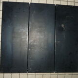String shelf in gold and black metal