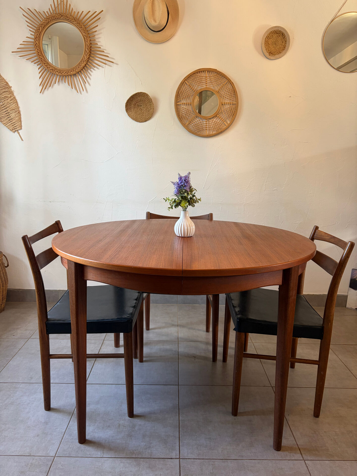 Vintage teak round table NF extendable