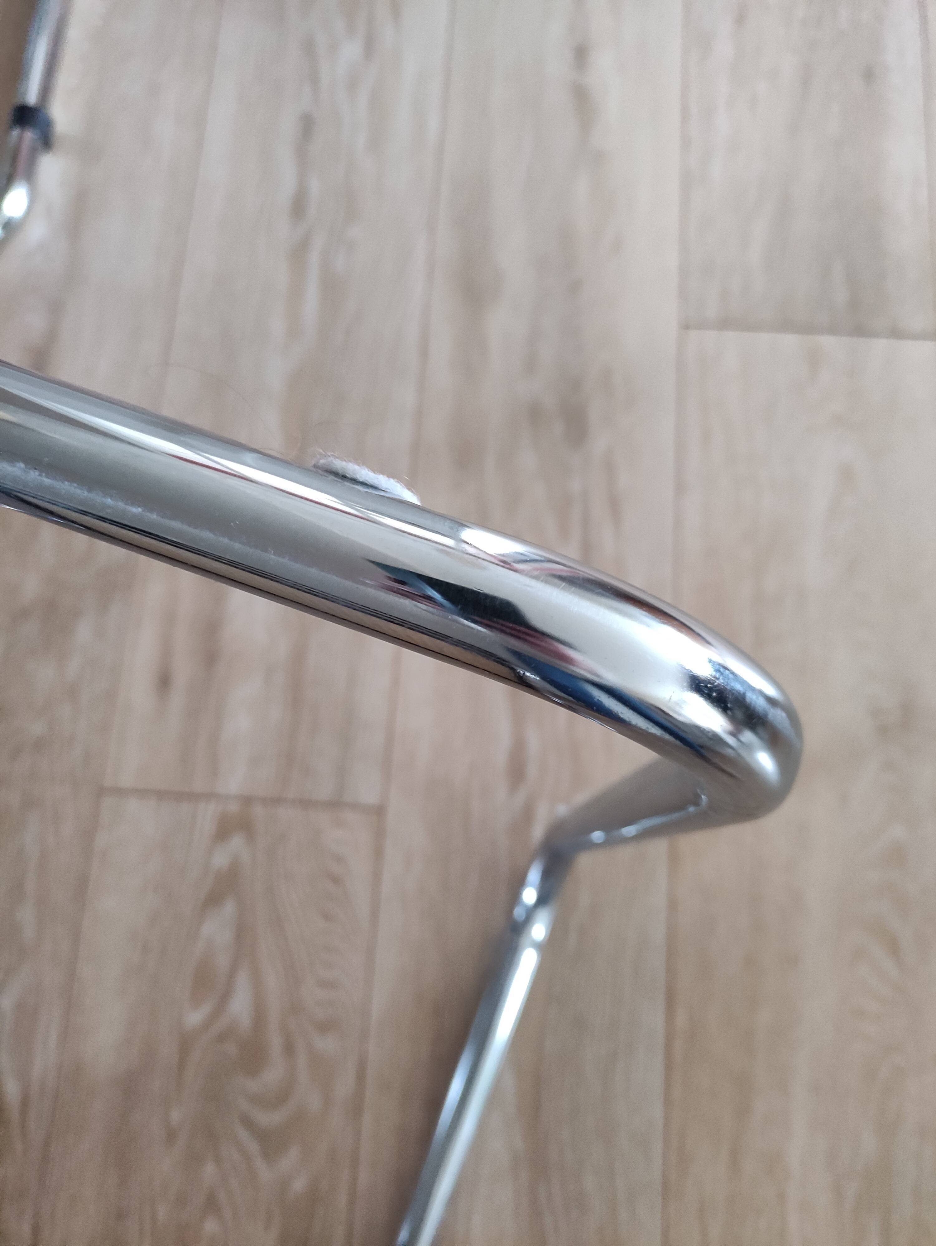 Chaise cannée modèle B32 de Marcel Breuer