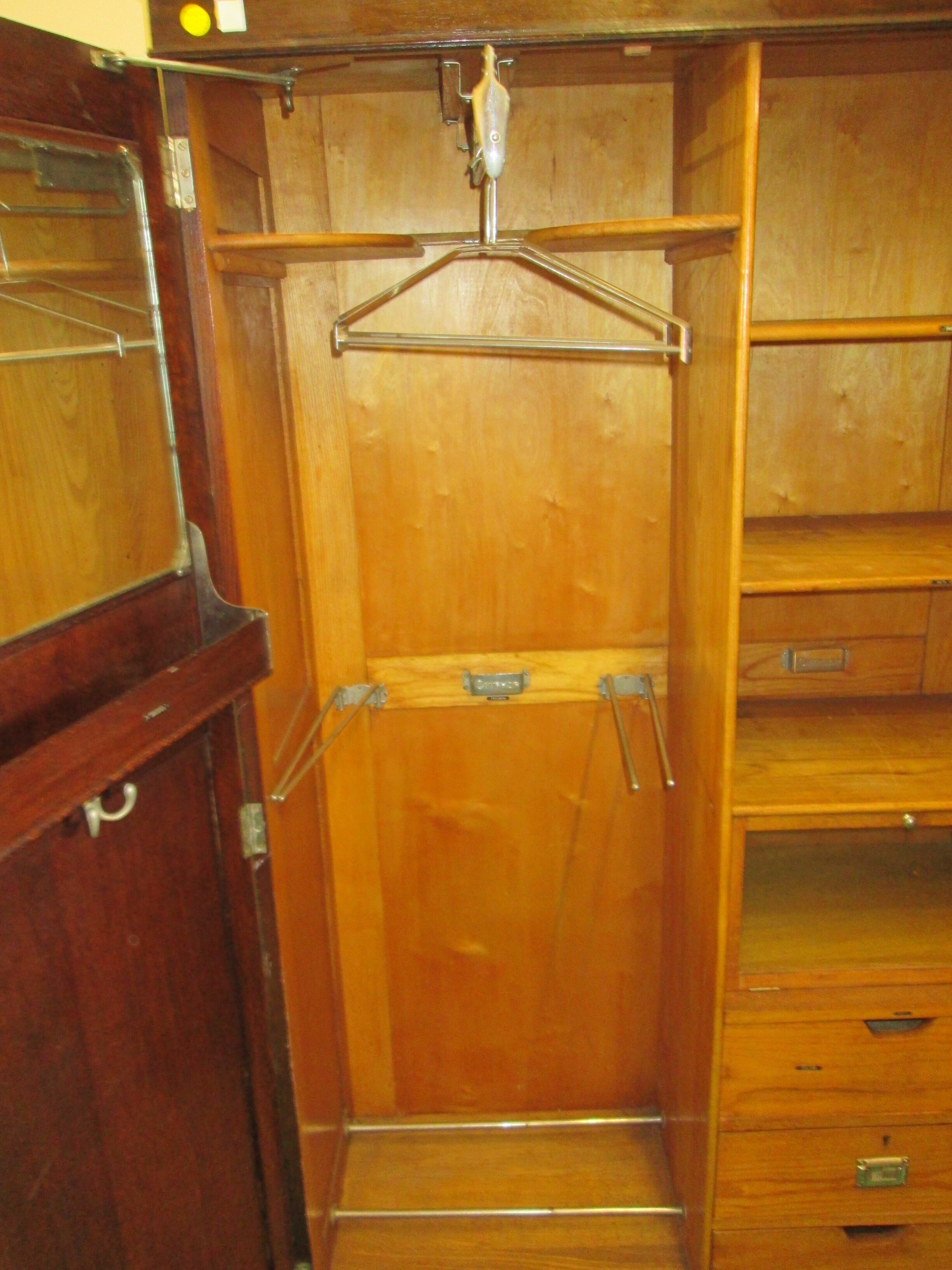 Armoire anglaise " compactum" en chene
