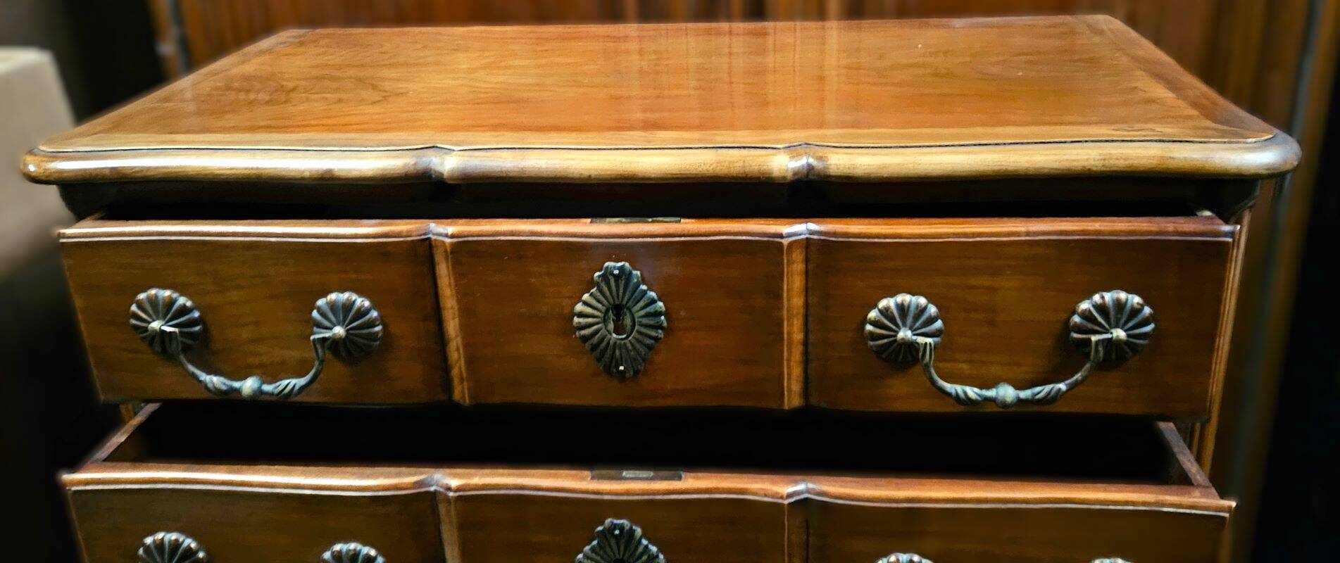 Small 2-Drawer Chest of Drawers