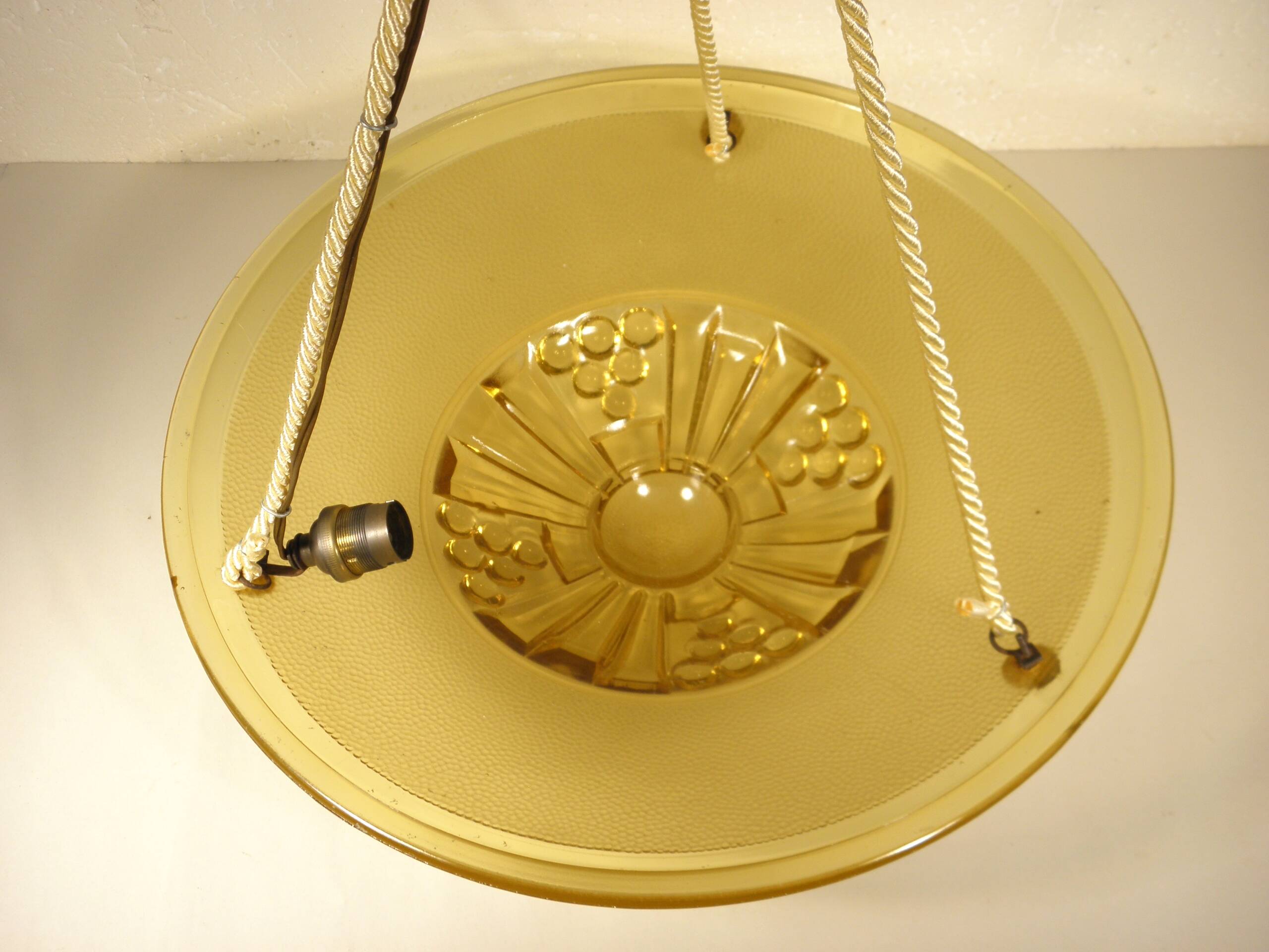 Art Deco basin suspension