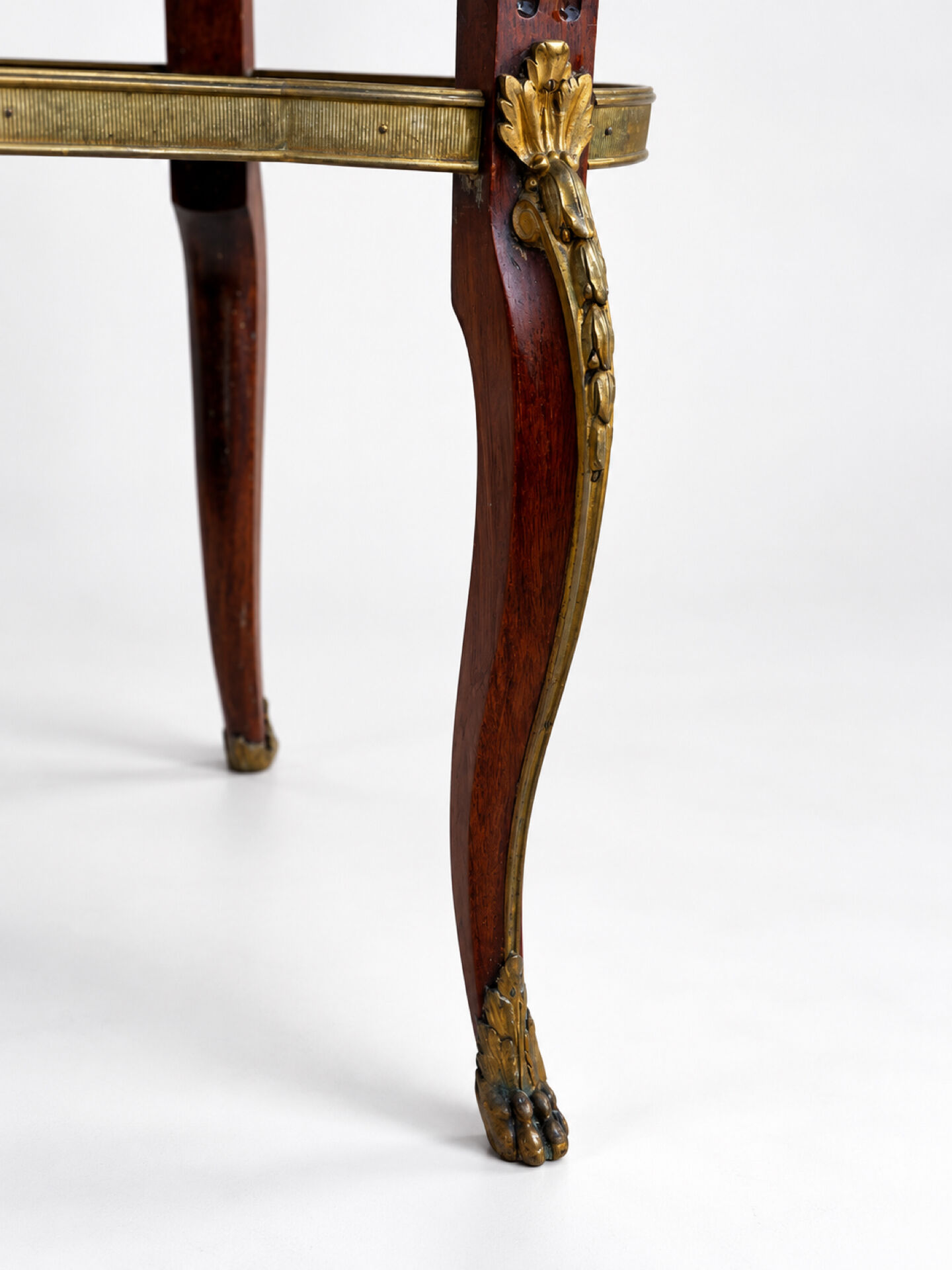 Kidney table in mahogany, brocatelle marble, Louis XV Transition, 19th century.