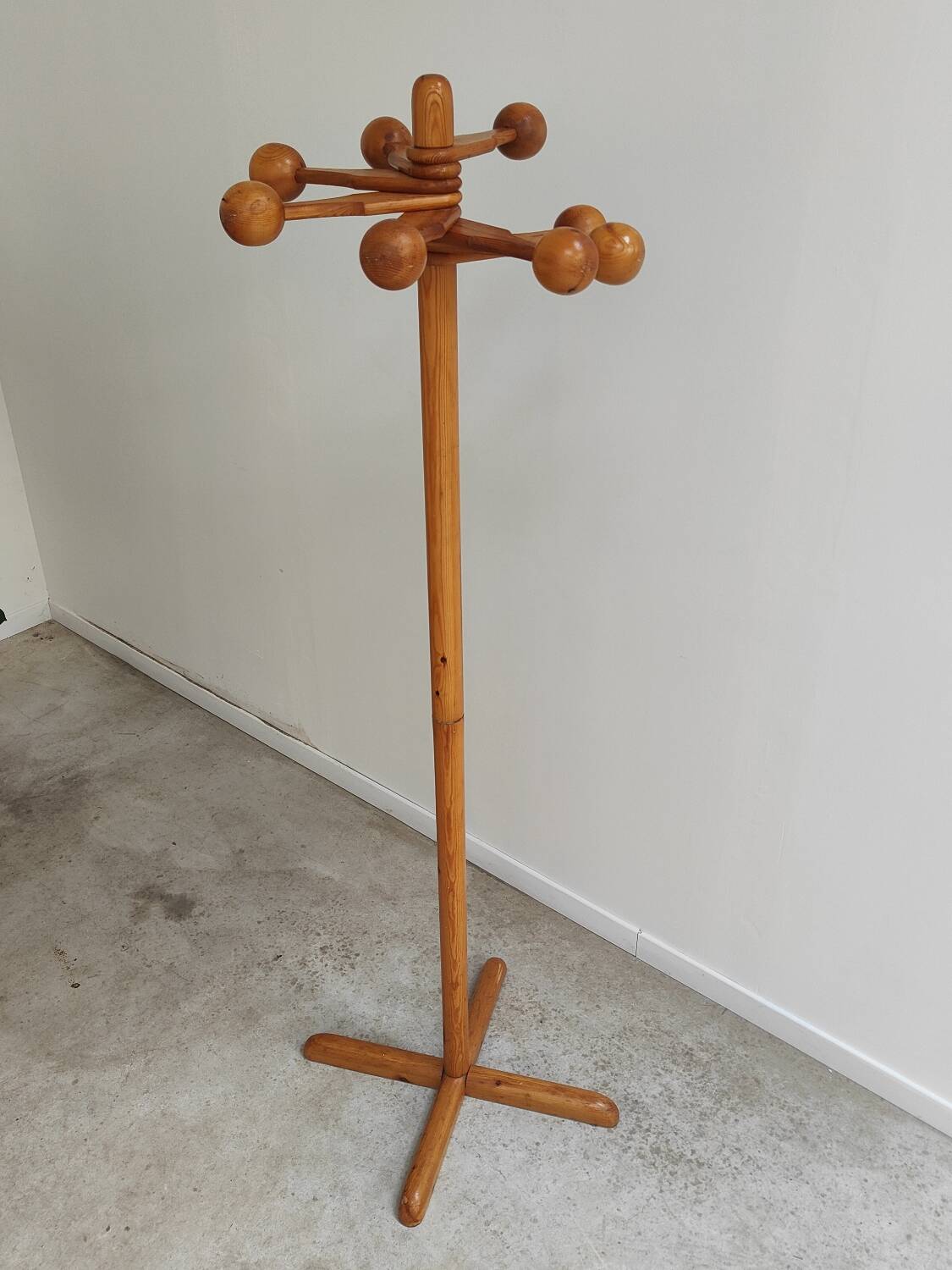 Reiner Daumiller solid pine coat rack