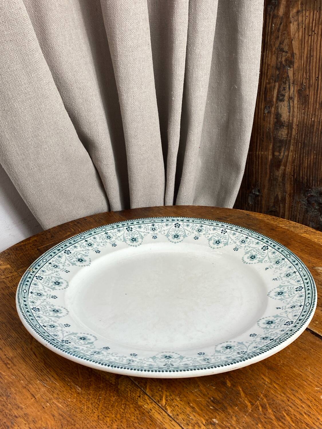 Round plate, iron earth, Wolves' Mills