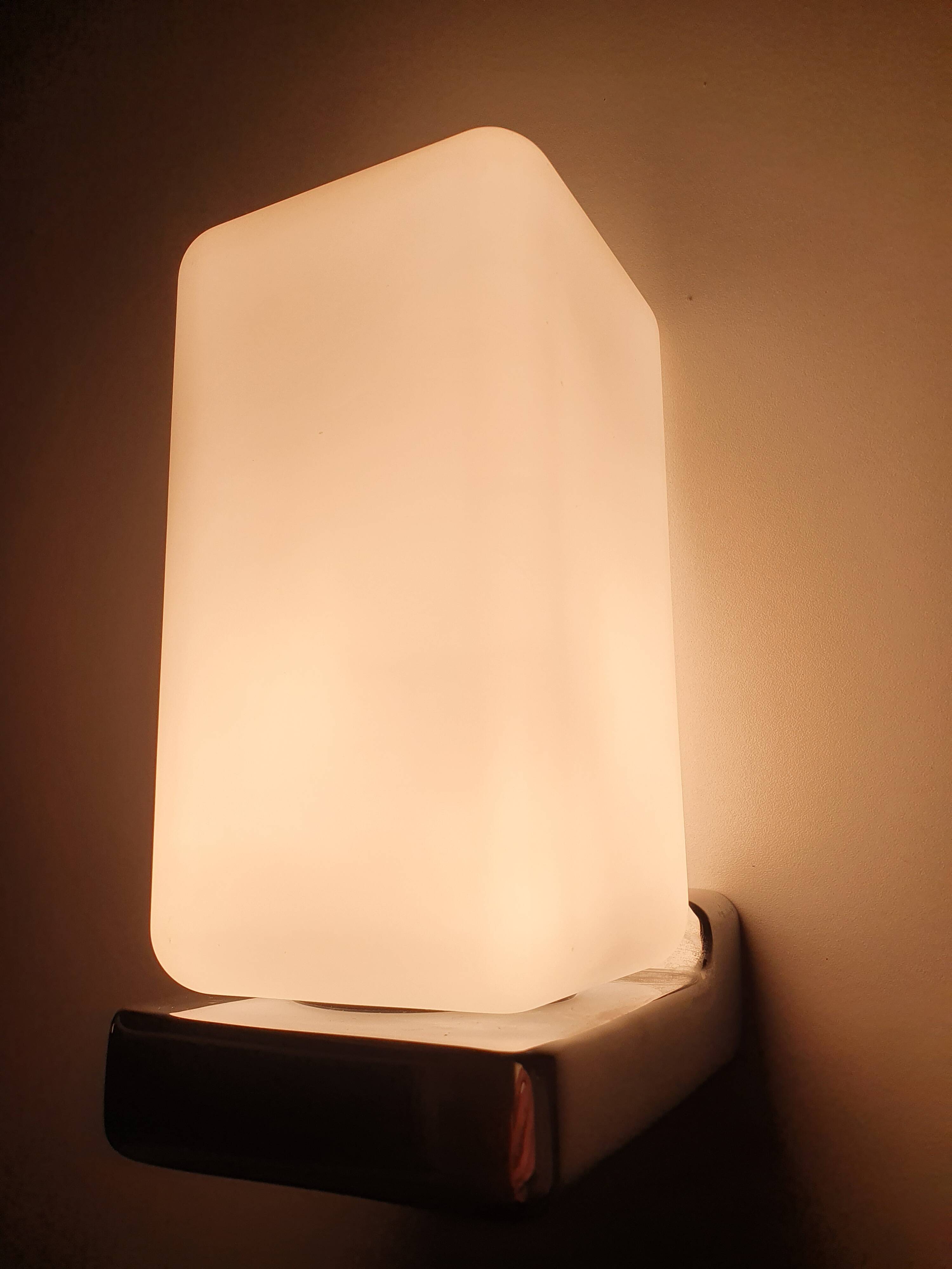 Pair of vintage bathroom design wall lights