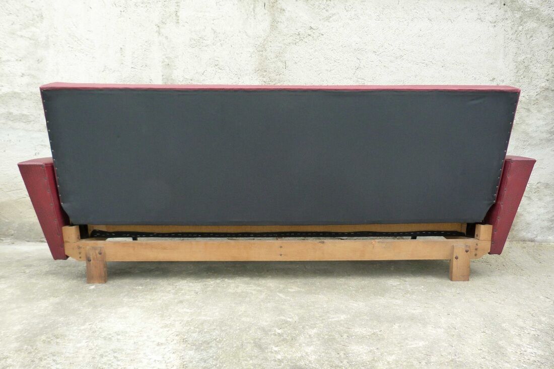 Sofa vintage red leatherette convertible