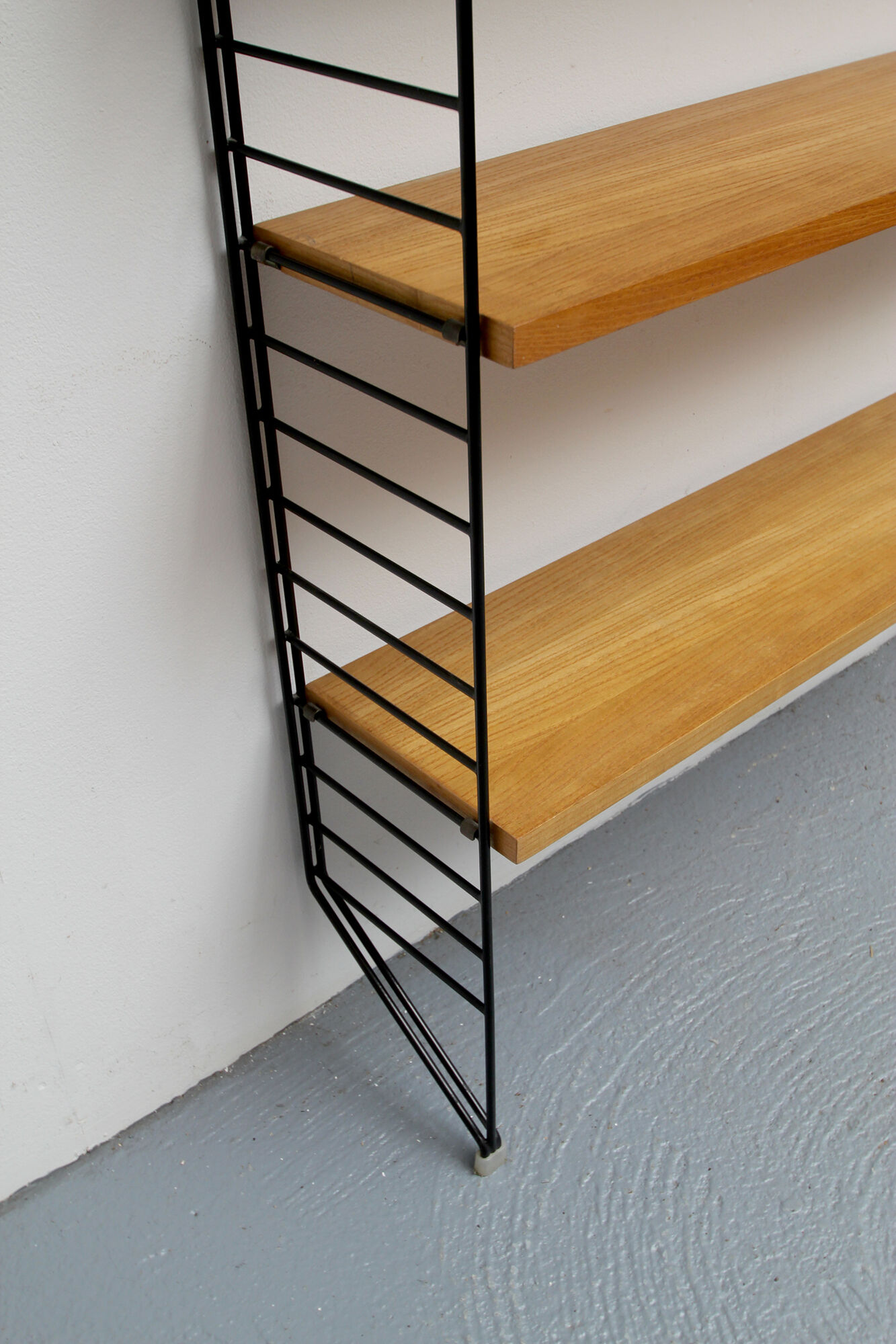1960s wall uit in ash, nisse strinning for string