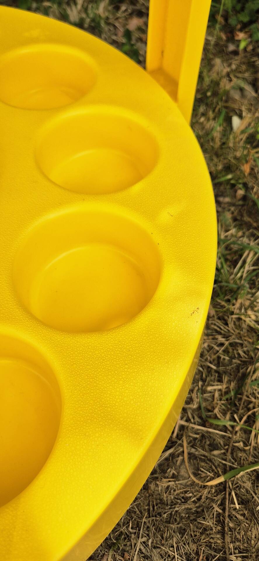 Serving trolley for drinks in yellow plastic, space age 1970.