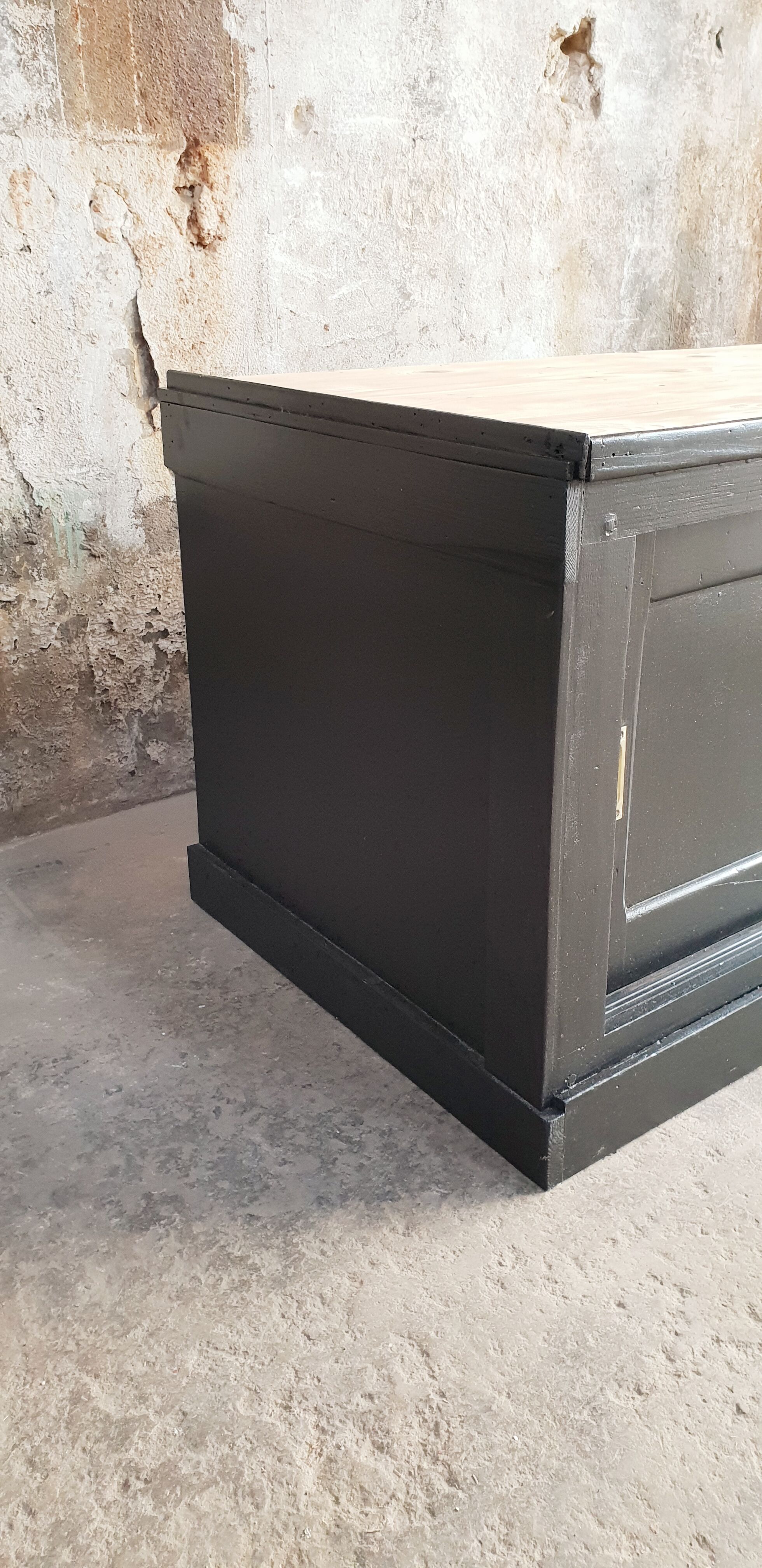 Trade furniture