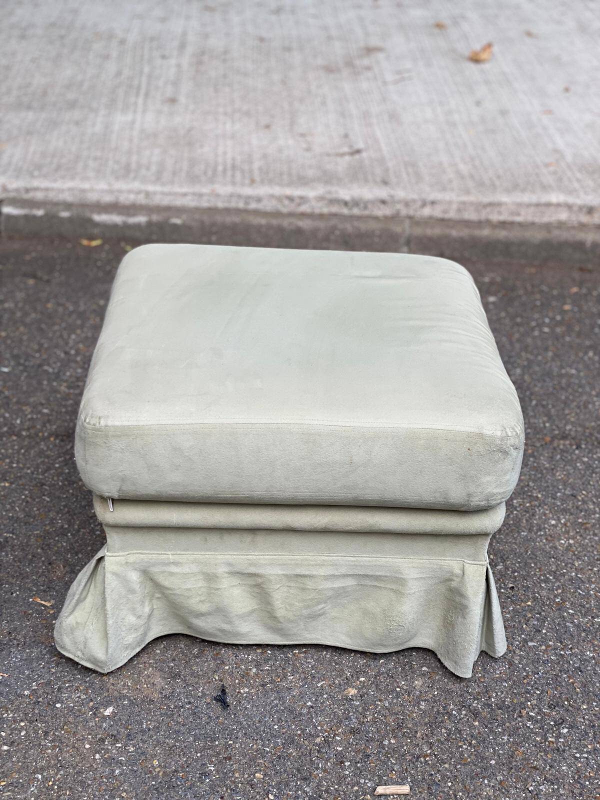 Pouf repose-pieds DUVIVIER vert d'eau grand modèle juponné 1990