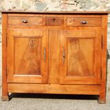 Ancien buffet de famille très élégant en noyer