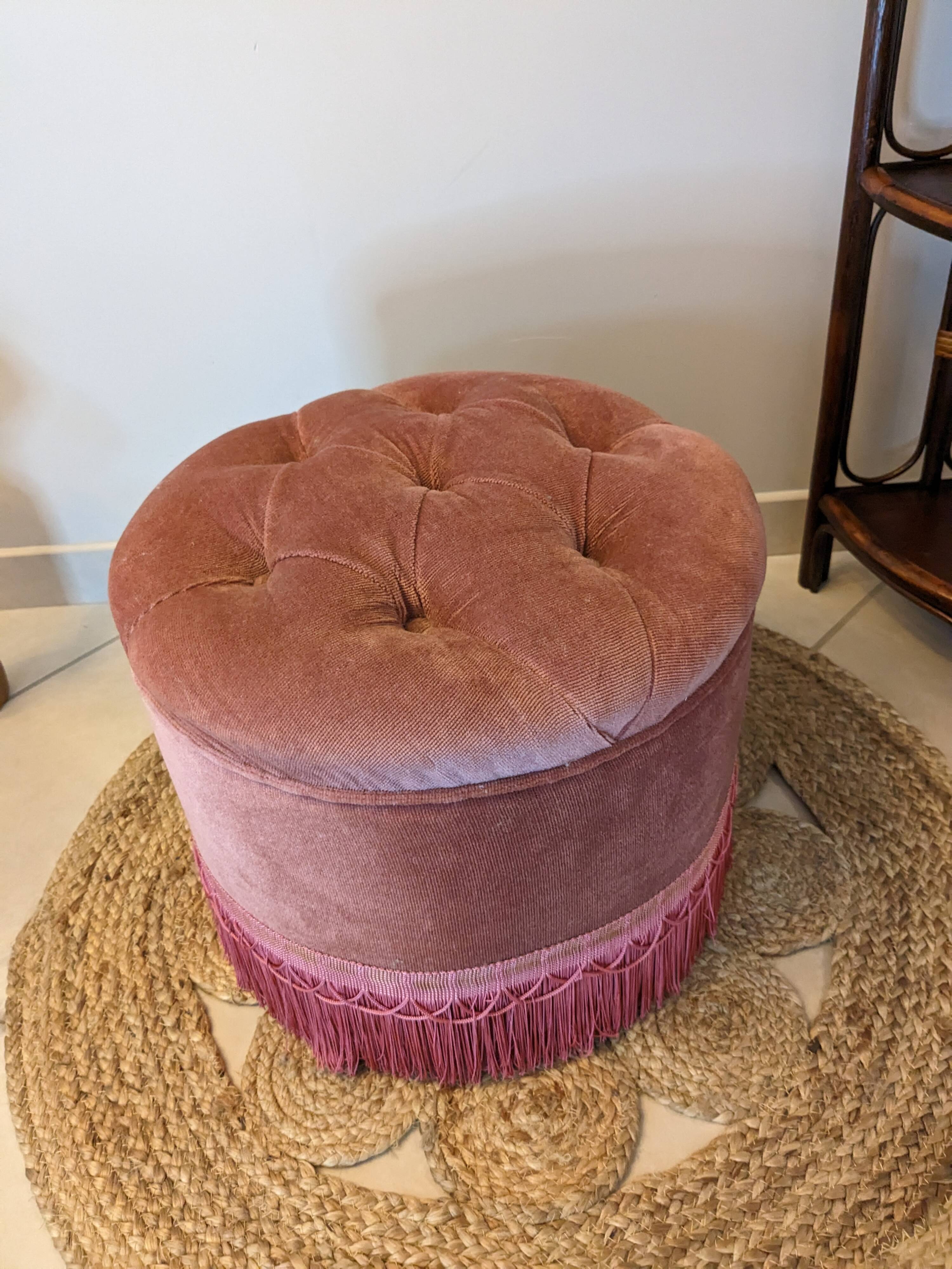 Pouf or footrest in pink velvet with fringes