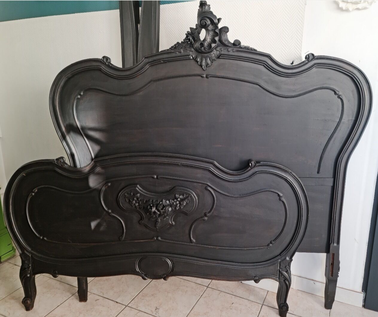 Bed Louis XV black