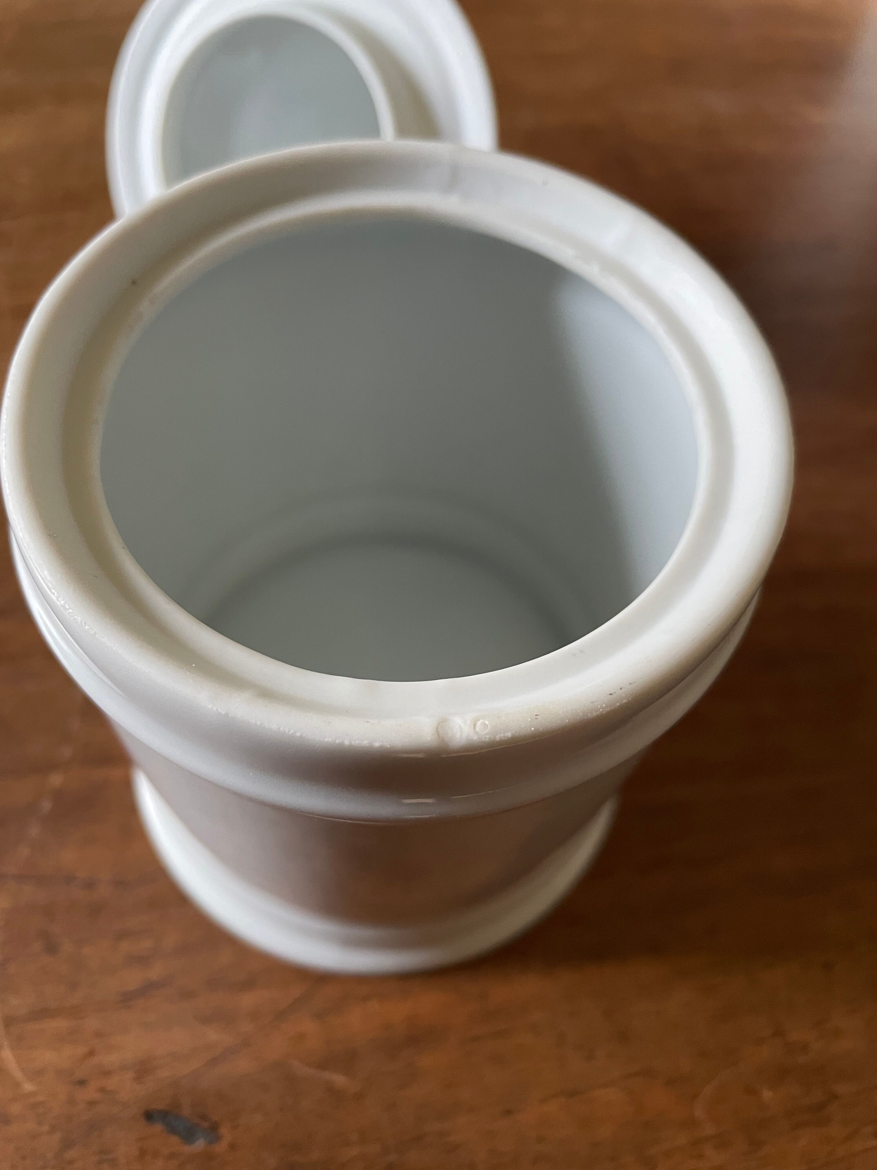 Apothecary pot in white Limoges porcelain