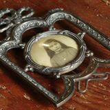 Art deco photo holder