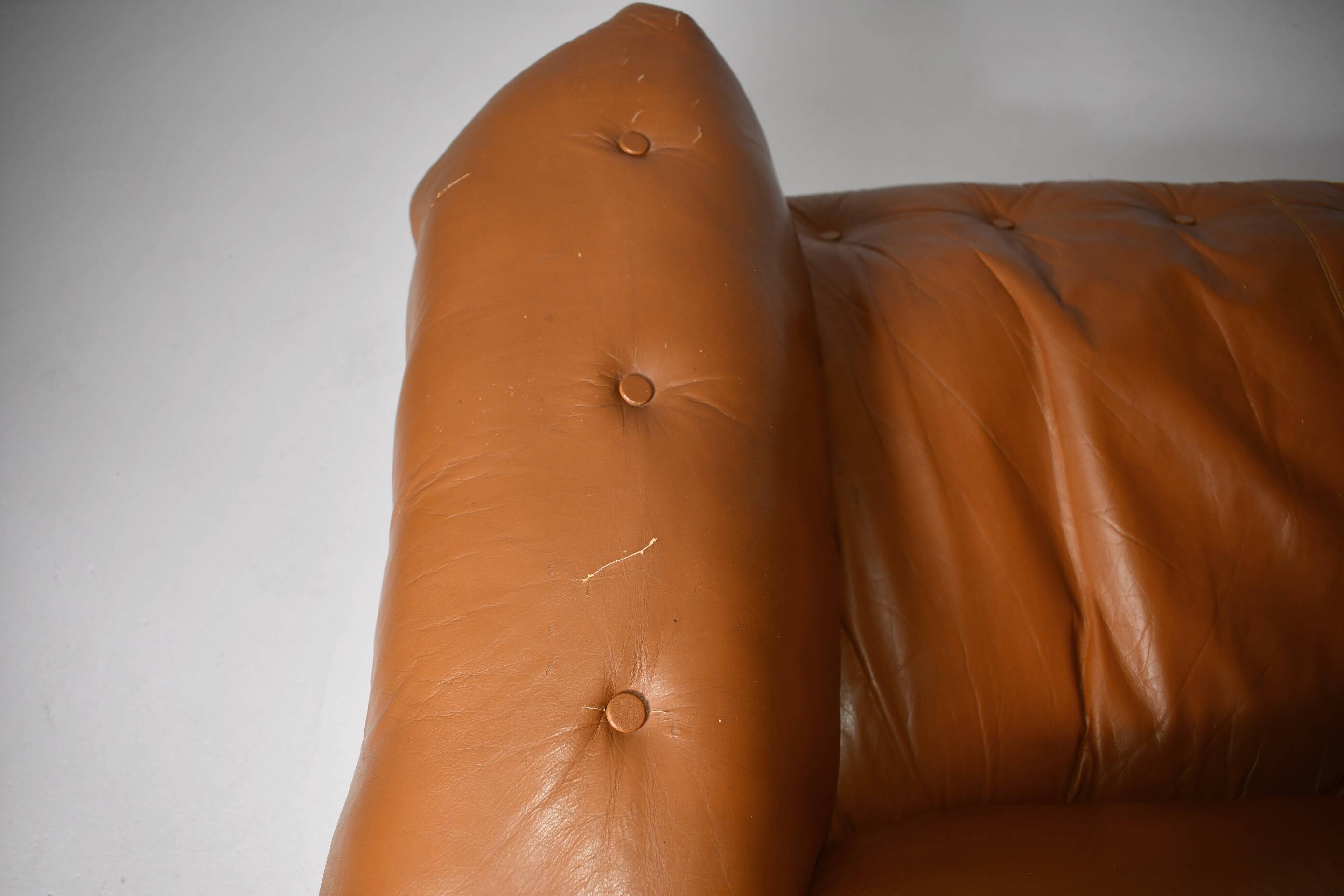Mole sofa in leather by Sergio Rodrigues. 1960s Made in Brazil