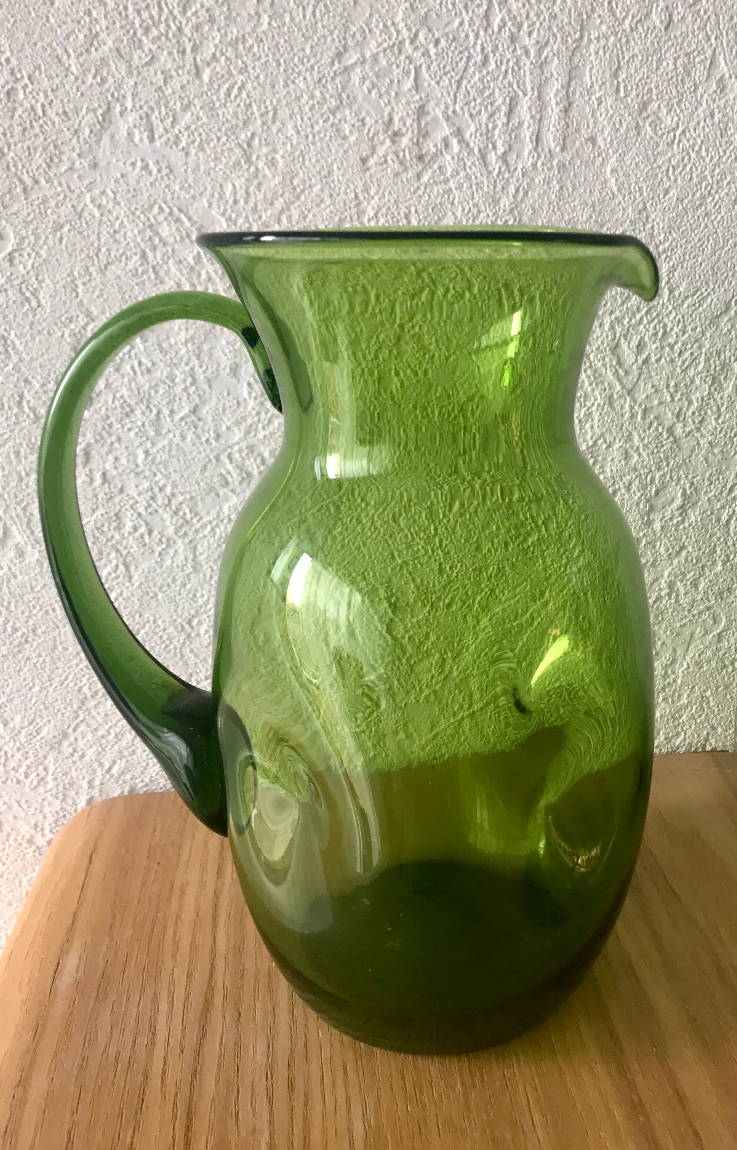 Pichet en verre vert
