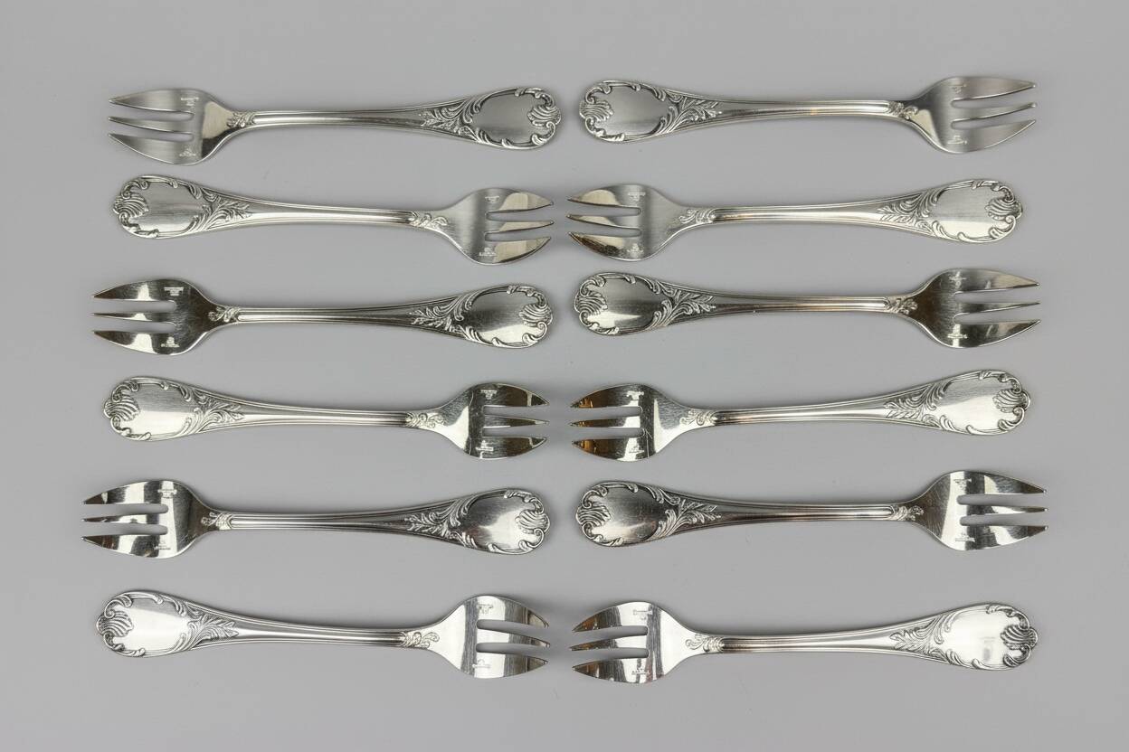 Lot de 12 fourchettes à huîtres Christofle modèle Marly – neuves sous blister, boîte d’origine scellée
