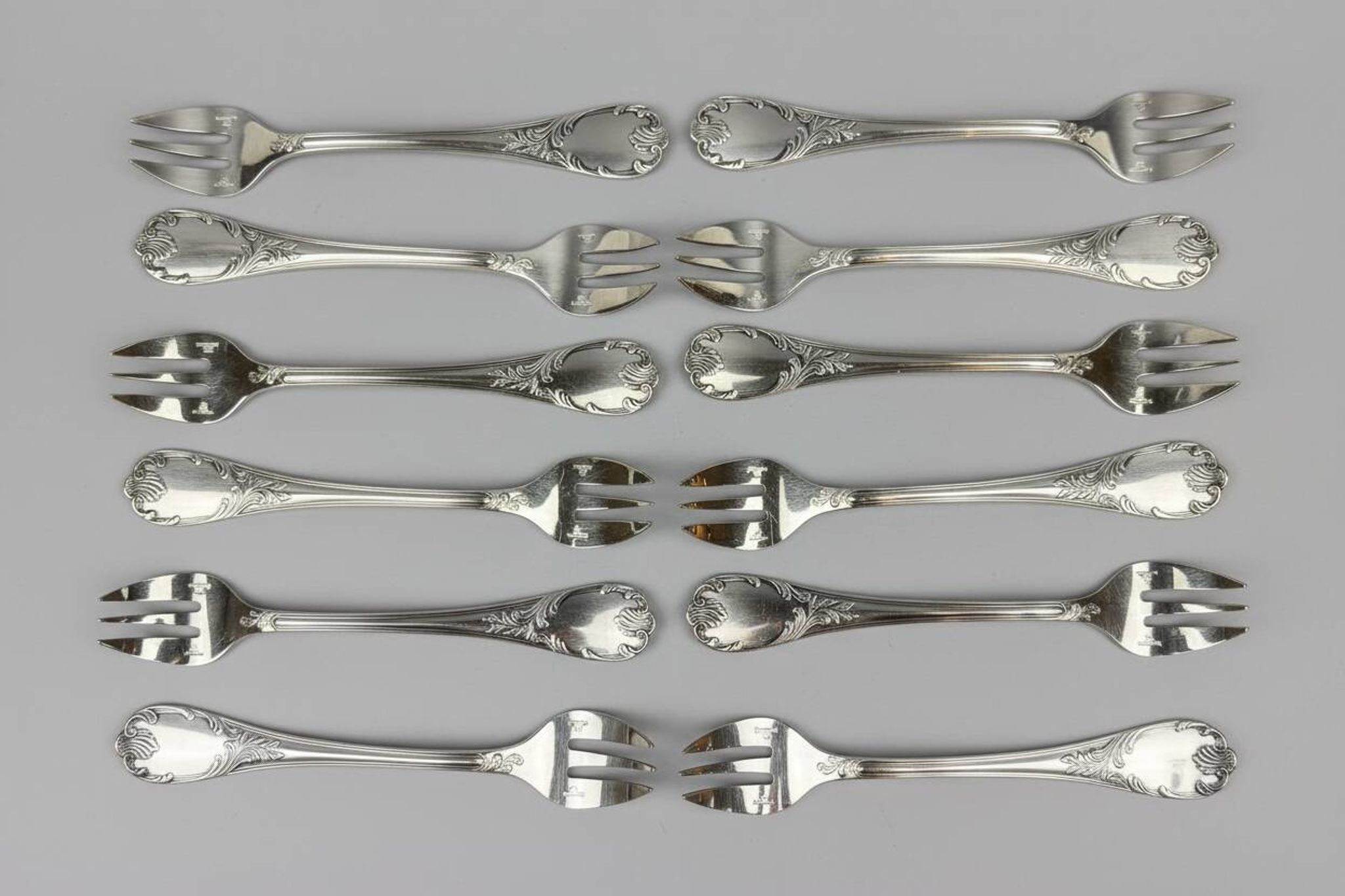 Set of 12 Christofle Marly oyster forks – new in blister pack, sealed original box.