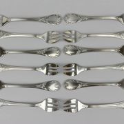 Set of 12 Christofle Marly oyster forks – new in blister pack, sealed original box.