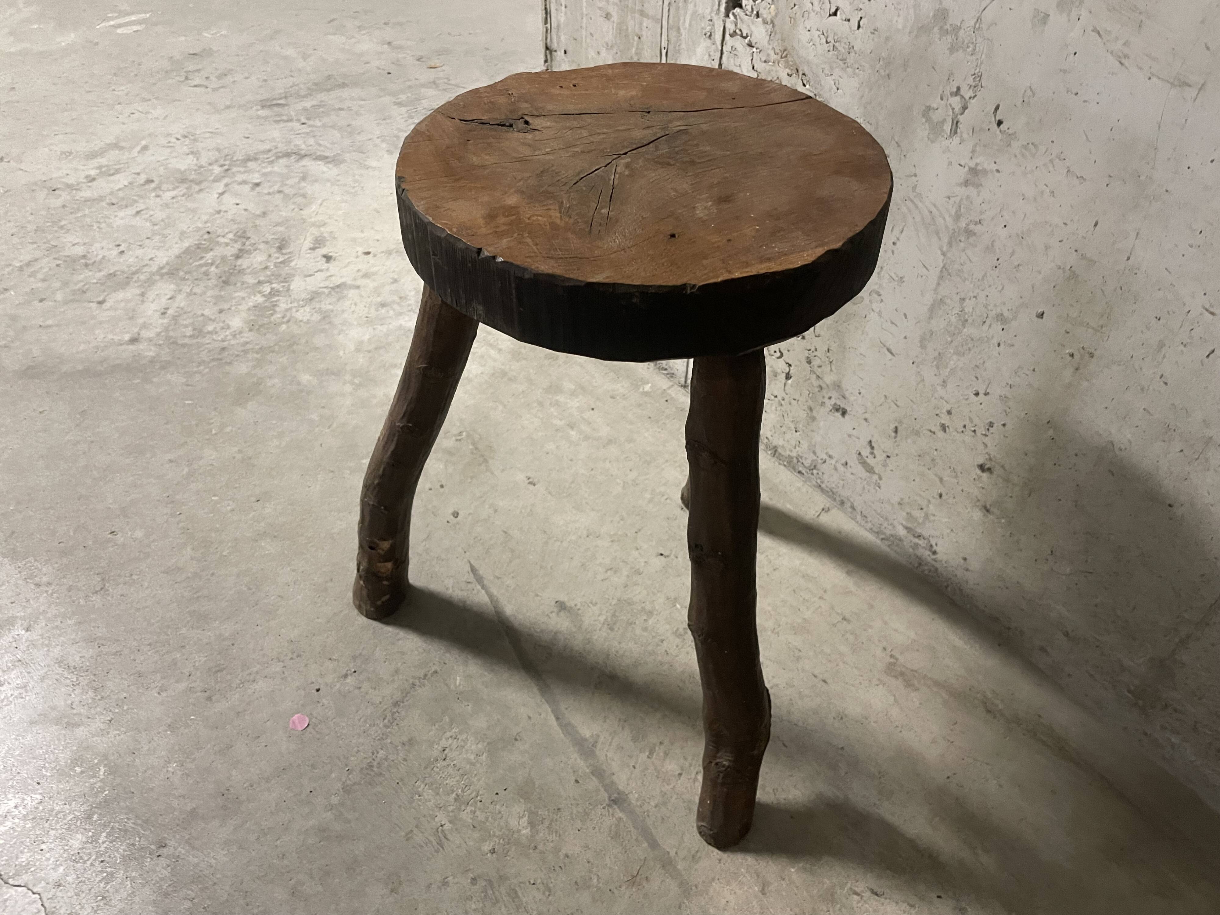 Tripod farm stool