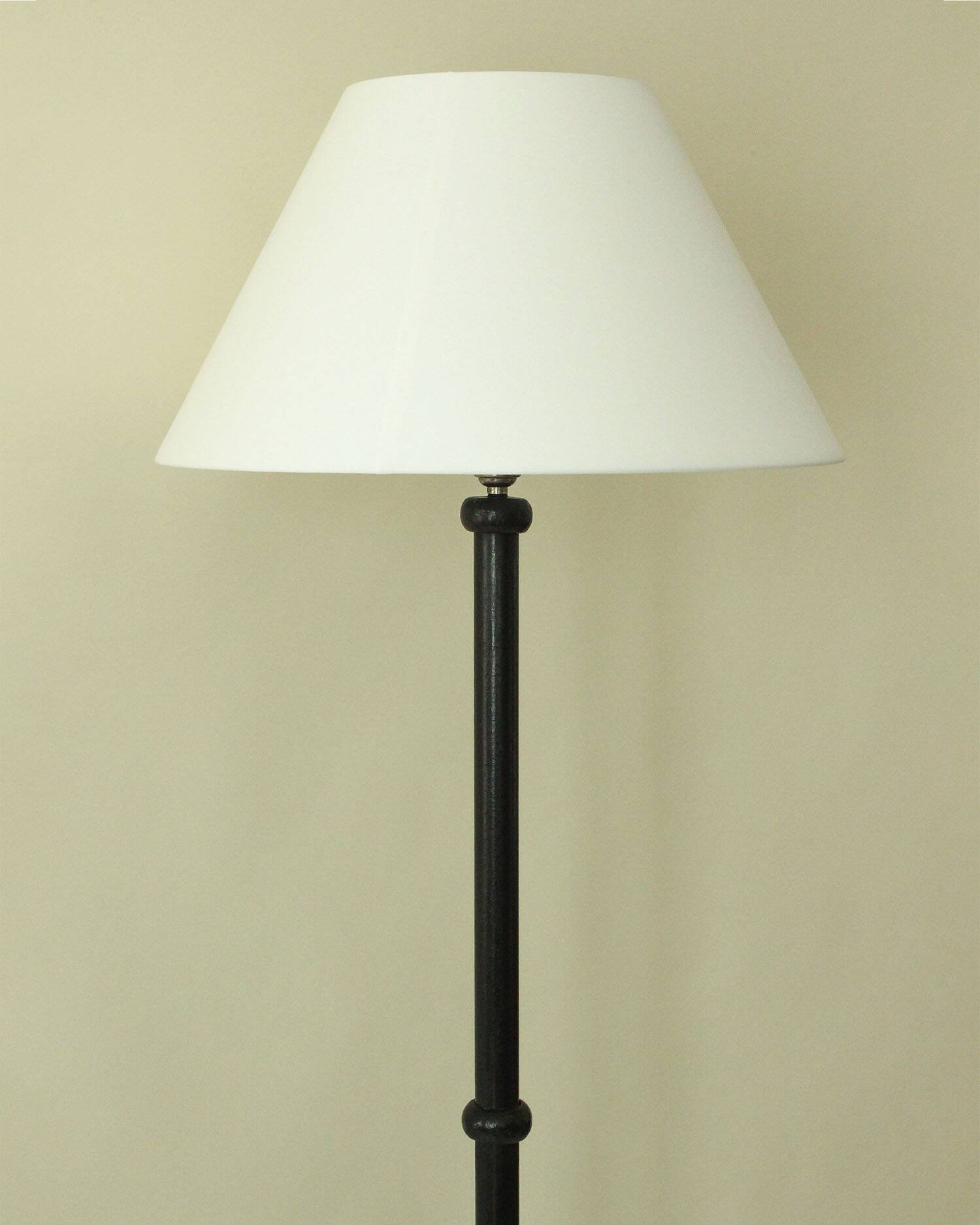 Neoclassical floor lamp in wrought iron