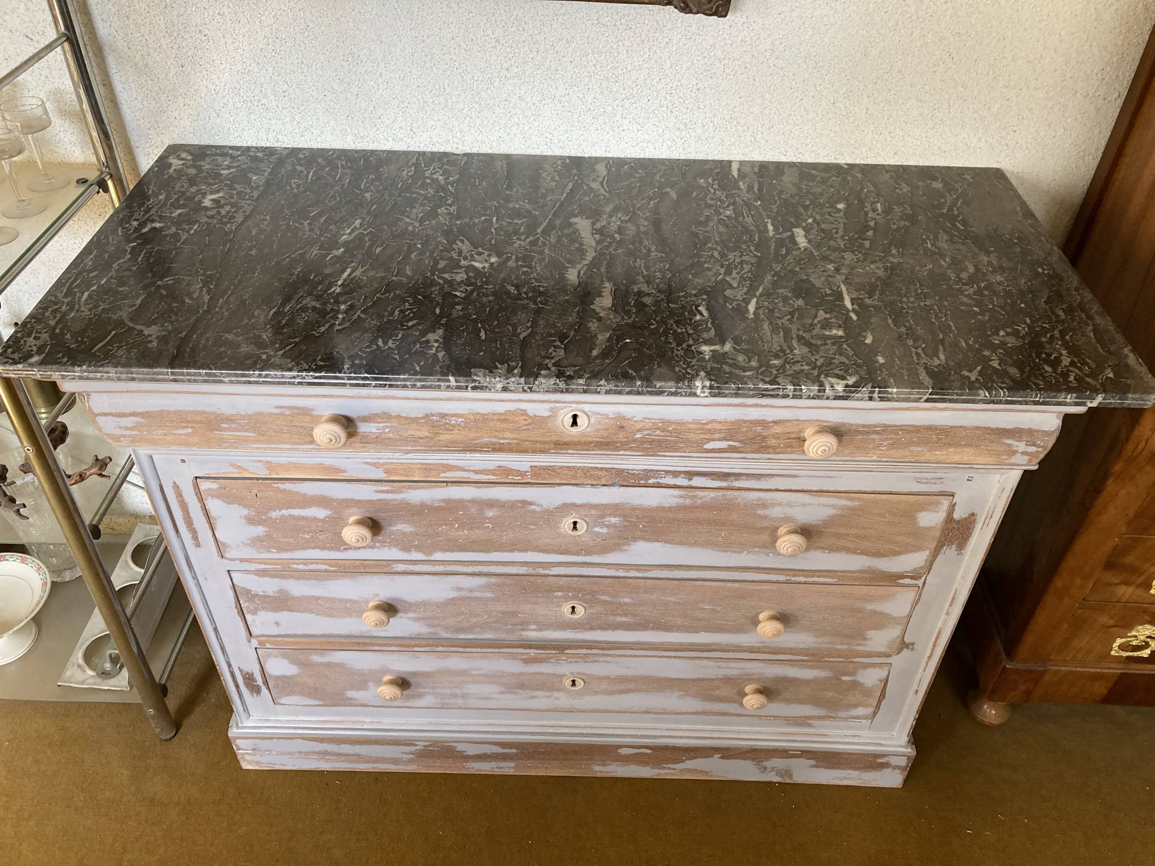 Commode Louis-Philippe en noyer