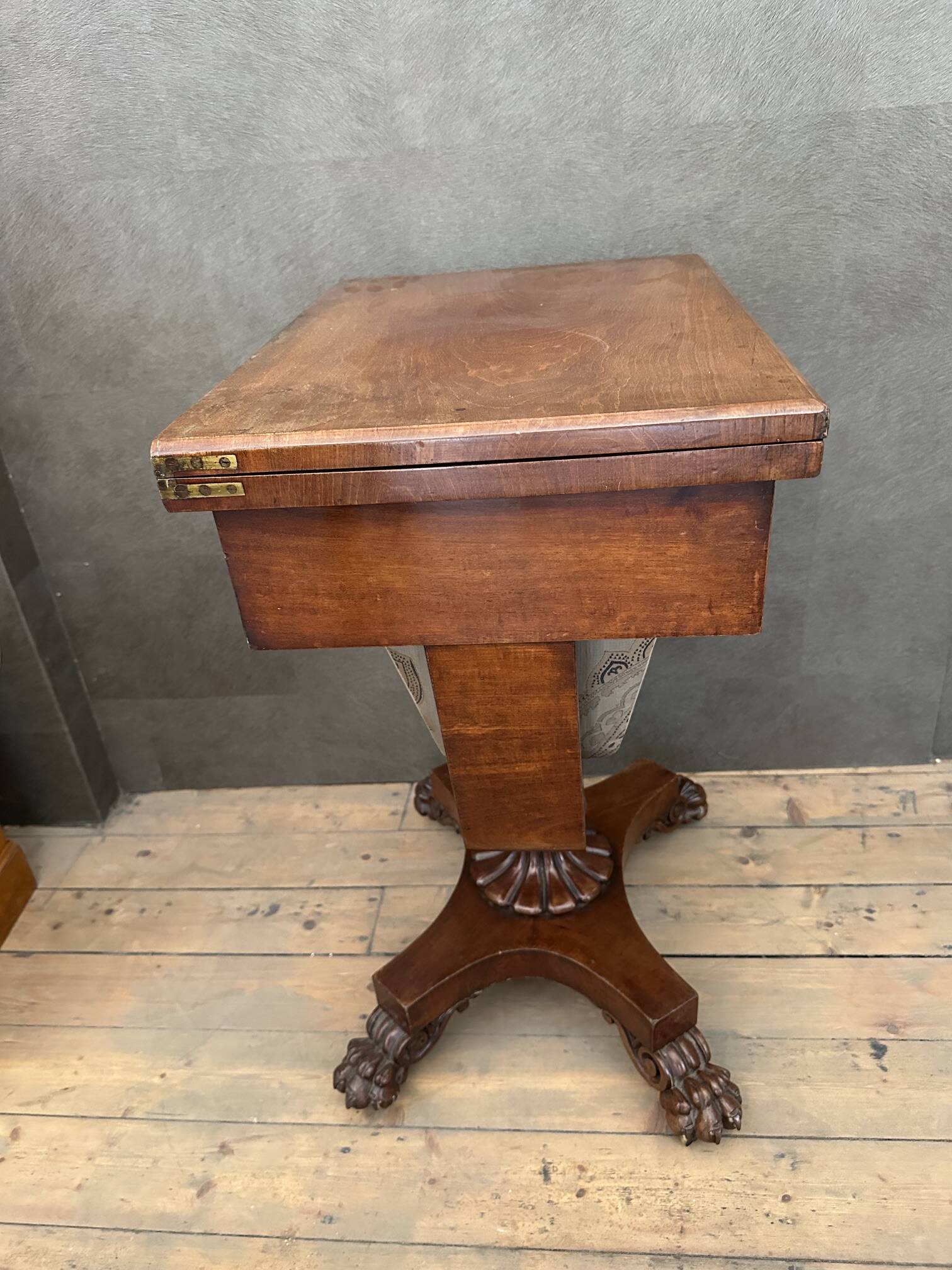 table de couture antique
