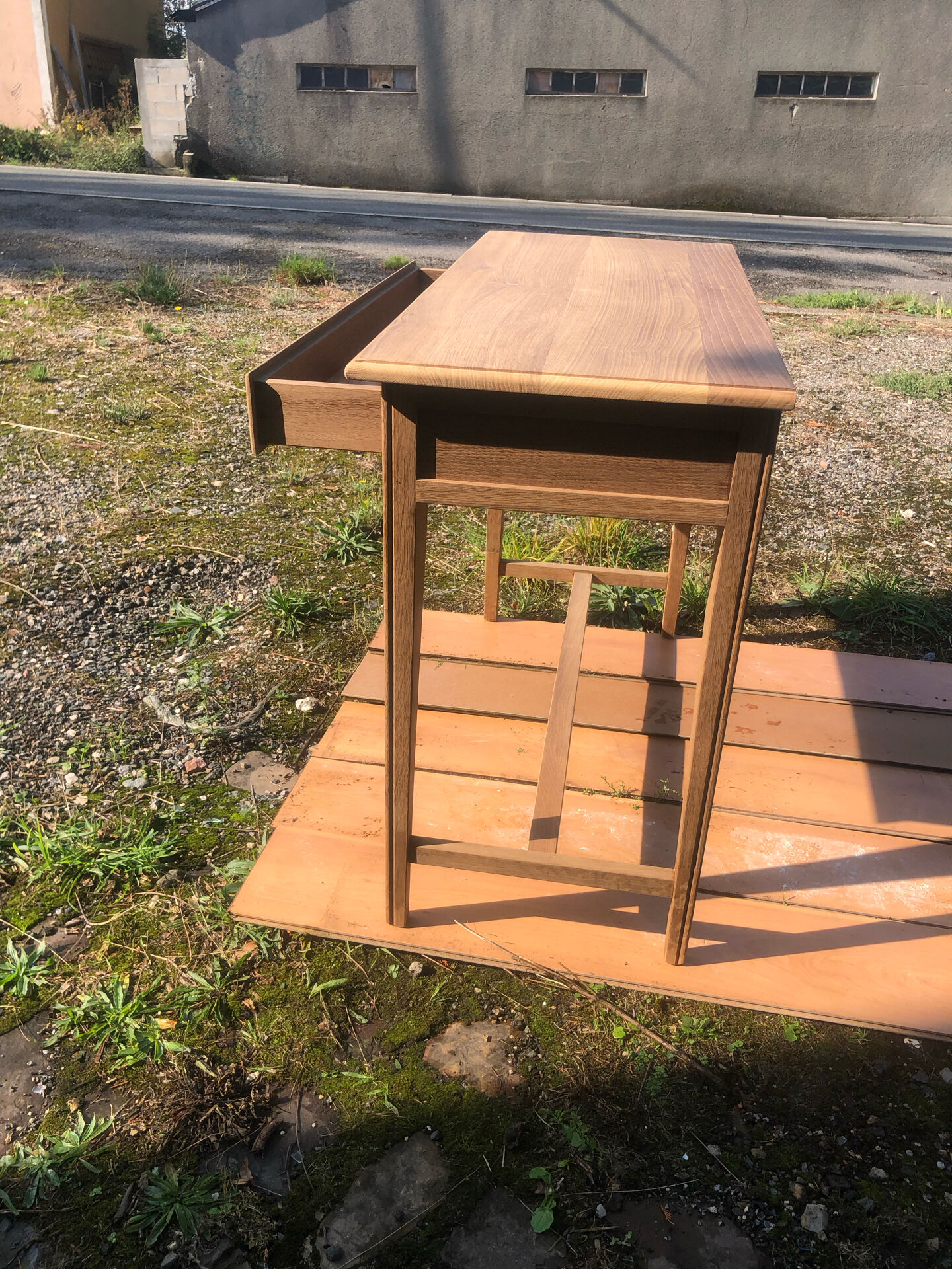 Desk table
