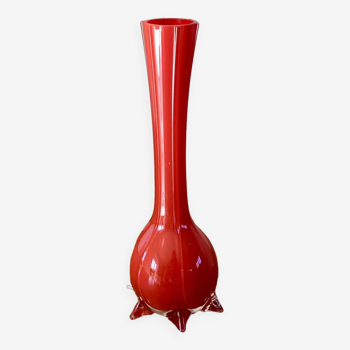 Vase en opaline rouge années 50-60