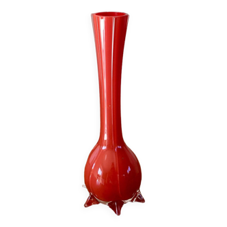 Vase en opaline rouge années 50-60